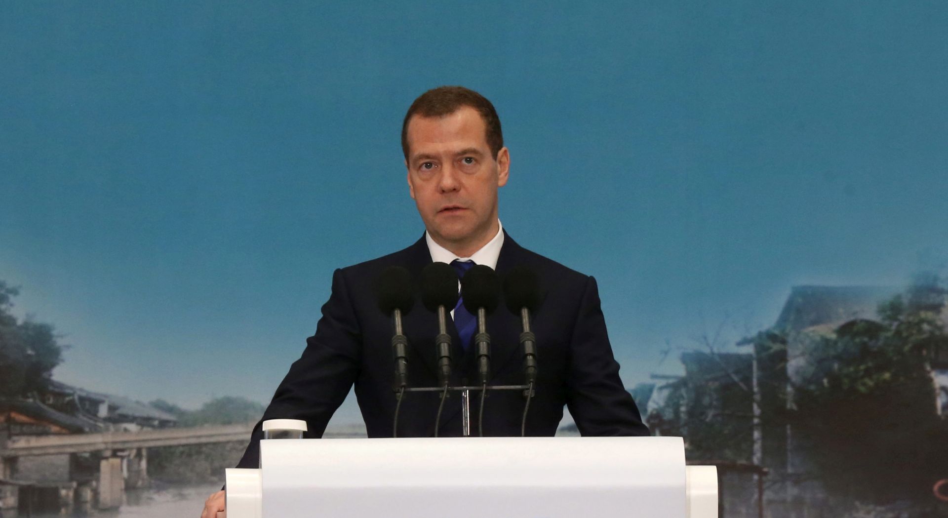 epa05071010 Russian Prime Minister Dmitry Medvedev speaks during opening ceremony of the 2nd Annual World Internet Conference in Wuzhen town of Jiaxing, Zhejiang province of China, 16 December 2015.  EPA/YEKATERINA SHTUKINA / RSPUTNIK POOL / KREMLIN POOL