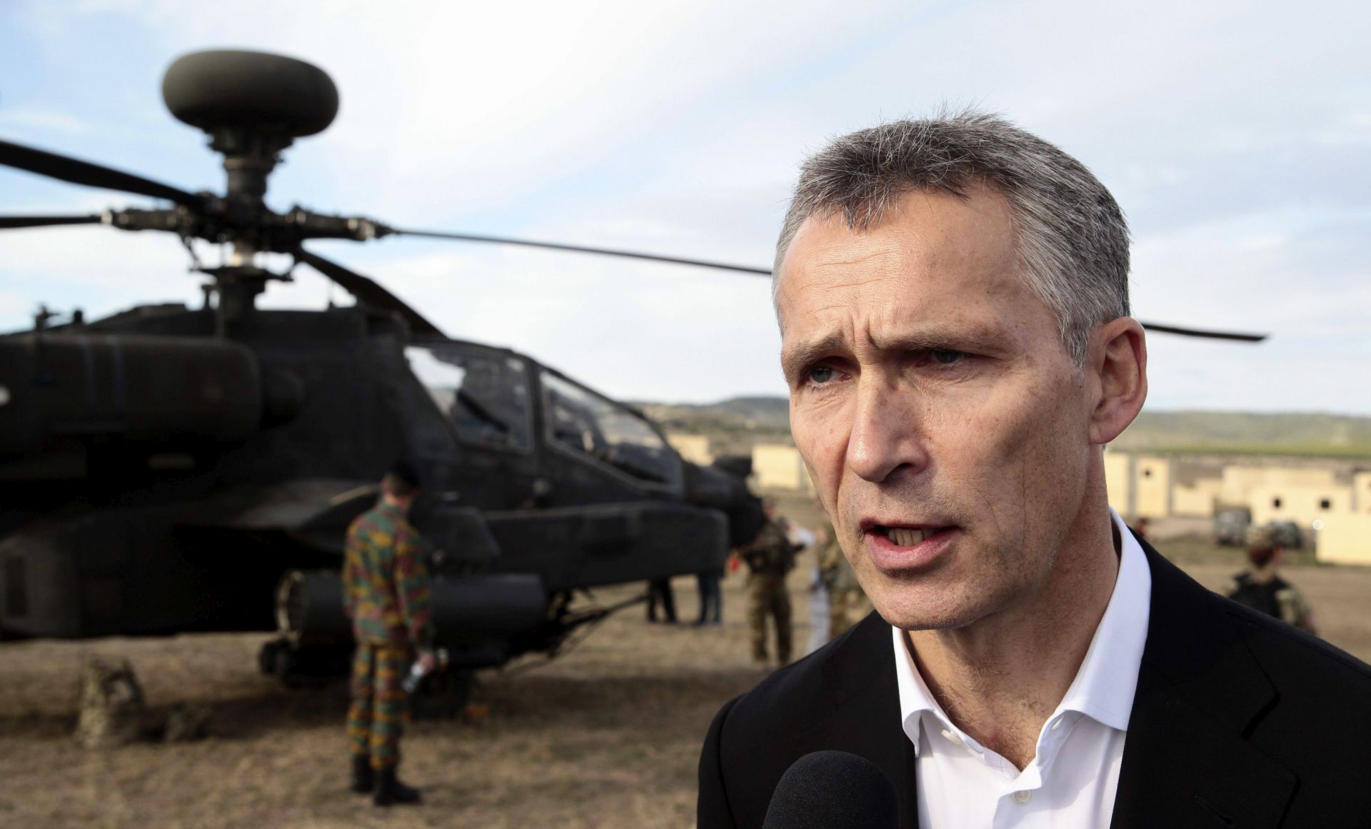 epa05010811 Secretary General of NATO Jens Stoltenberg adresses the media at the end of NATO's Trident Juncture 2015 drill in Zaragoza, Spain, 04 November 2015.  EPA/JAVIER CEBOLLADA