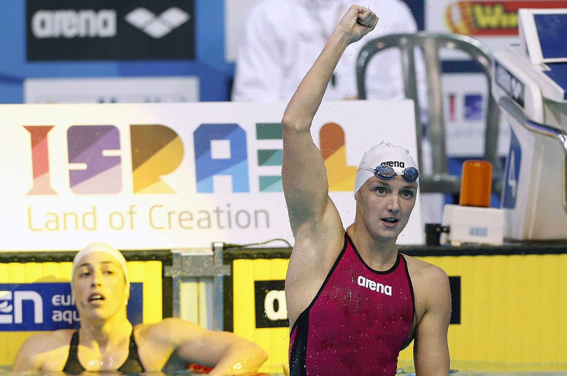 epa05054599 Katinka Hosszu (R) of Hungary reacts after winning the Woman's 100m medley final at the LEN European Short Course Swimming Championships in Netanya, Israel, 04 December 2015. Katinka Hosszu broke the world record.  EPA/ABIR SULTAN