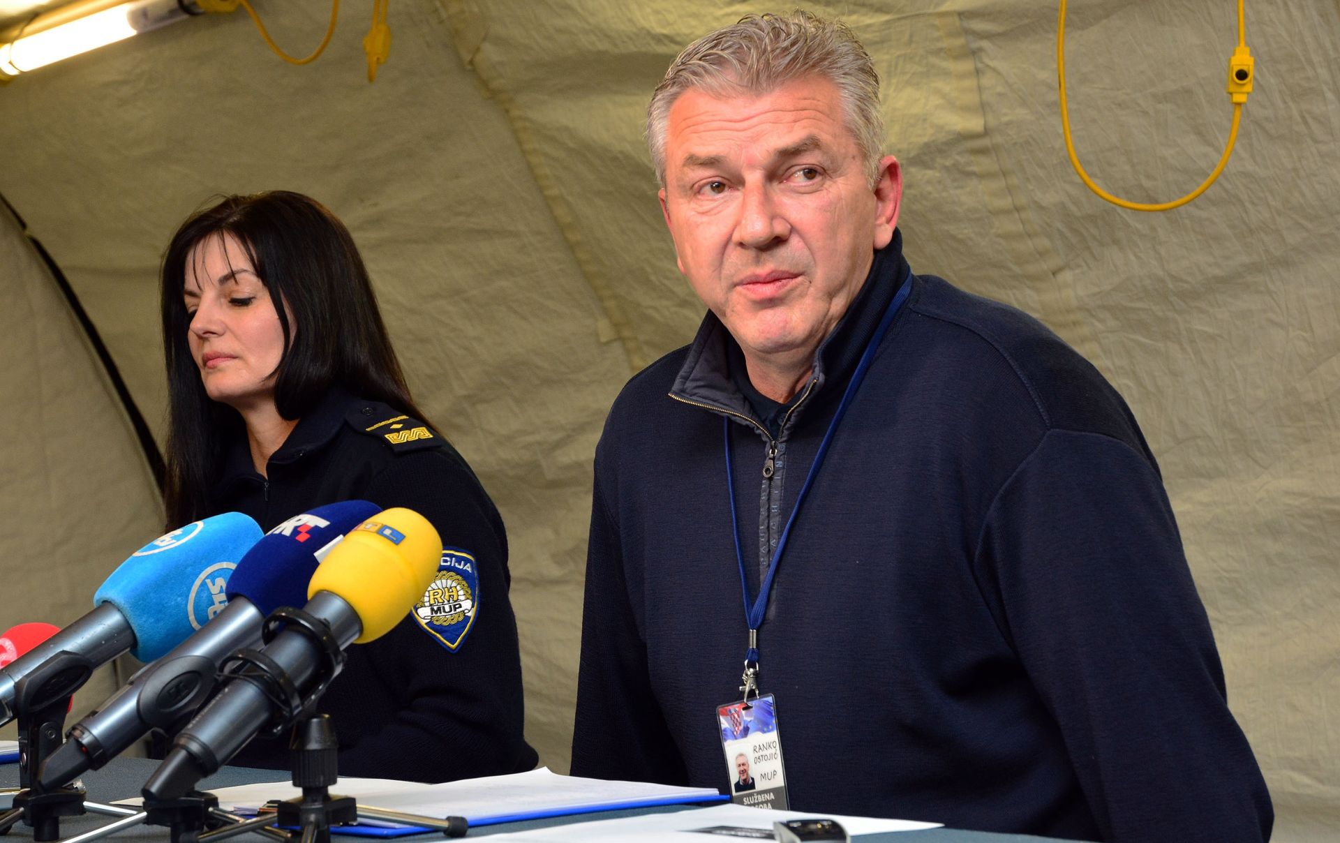 10.12.2015., Slavonski Brod - U zimskom kampu za migrante u Slavonskom Brodu ministar Ranko Ostojic izvjestio je novinare da Hrvatskoj danas stize opomena zbog povrede prava EU vezano uz primjenjivanja Dublinske konvencije. Uz Hrvatsku opomena ce biti upucena i Grckoj, Madjarskoj i Italiji. Photo: Ivica Galovic/ PIXSELL