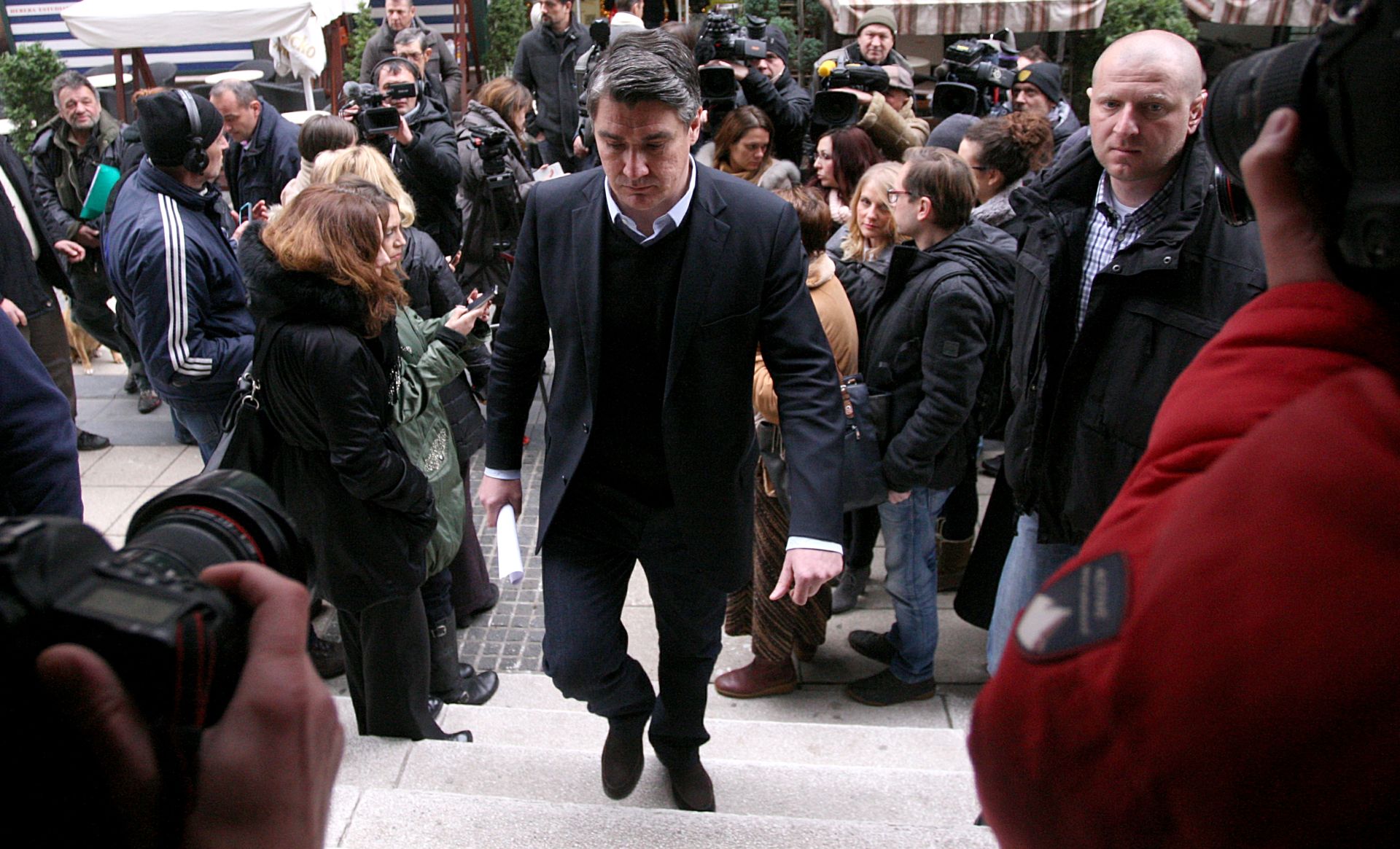 Zagreb, 11.12.2015 - Izjava za medije Zorana Milanoviæa nakon sjednice Glavnog odbora SDP-a. Na fotografiji Zoran Milanoviæ. 
foto HINA/ Daniel KASAP/ dk