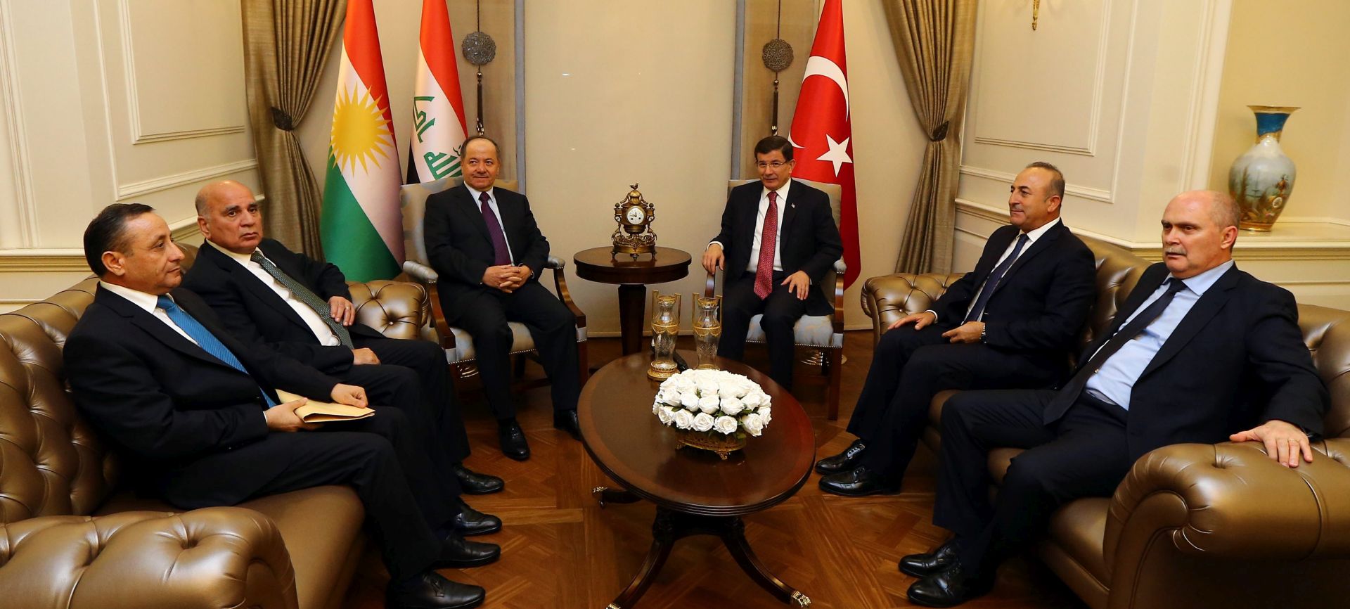 epa05062193 A handout picture provided by Turkish Prime Minister Press office shows President of Iraqi Kurdistan Masoud Barzani (3-L) and Turkish Prime Minister Ahmet Davutoglu (3-R) during their meeting in Ankara, Turkey, 09 December 2015.  EPA/TURKISH PRESIDENT PRESS OFFICE / HAKAN GOKTEPE / HANDOUT  HANDOUT EDITORIAL USE ONLY/NO SALES