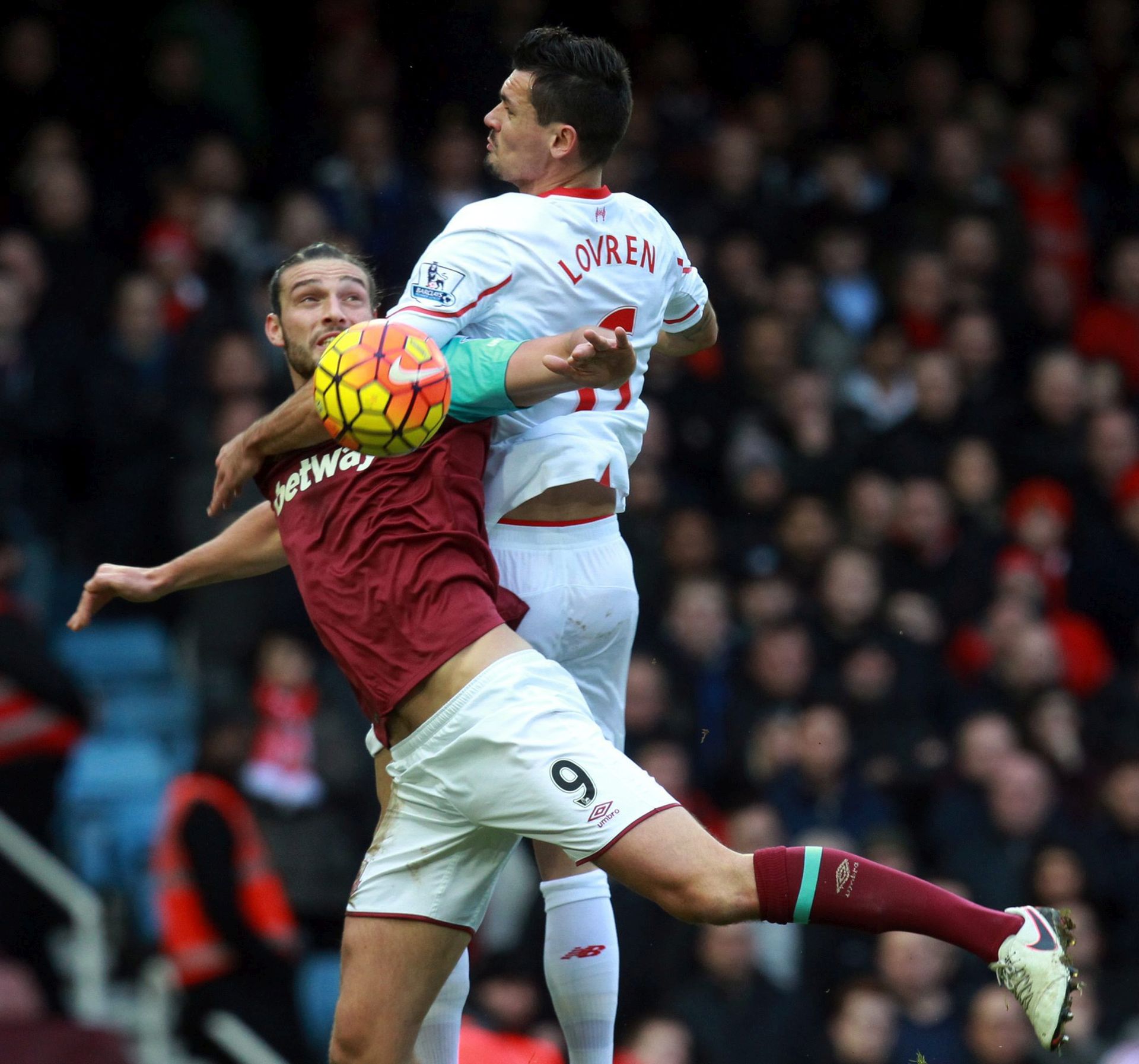 epa05085958 West Ham's Andy Carroll (L) and Dejan Lovren of Liverpool during the English Premier League soccer match between West Ham and Liverpool at Upton Park in London, Britain, 02 January 2016.  EPA/SEAN DEMPSEY EDITORIAL USE ONLY. No use with unauthorized audio, video, data, fixture lists, club/league logos or 'live' services. Online in-match use limited to 75 images, no video emulation. No use in betting, games or single club/league/player publications.