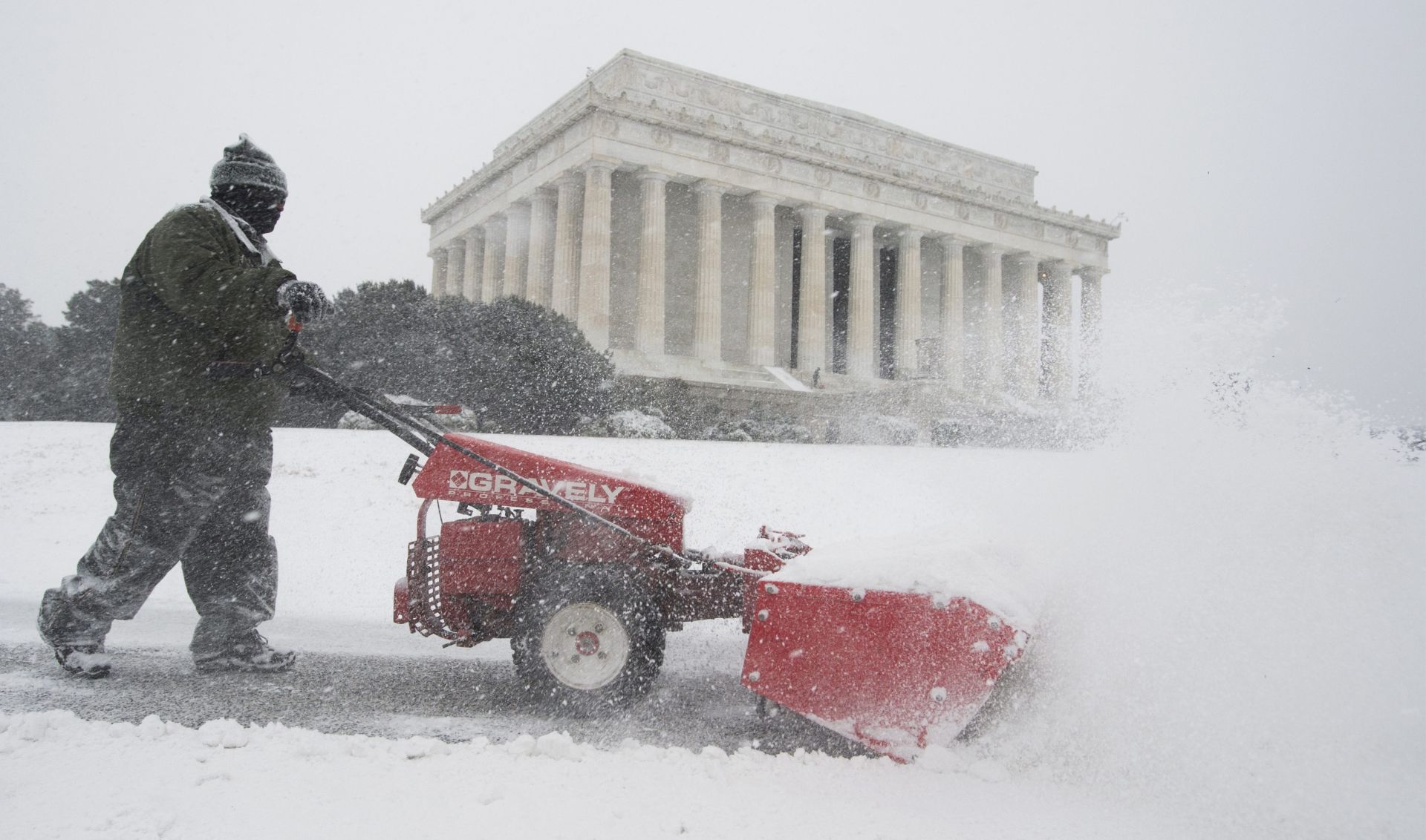 EPA/MICHAEL REYNOLDS