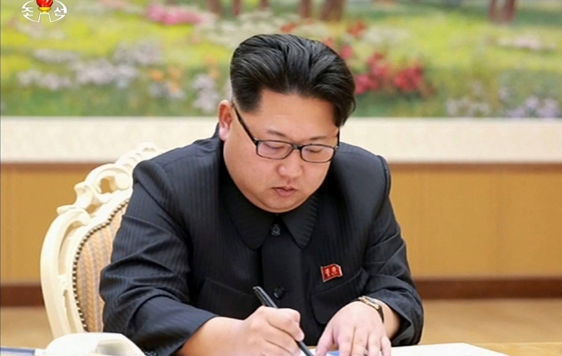 epa05089344 An undated photo published by the North Korean Central News Agency (KCNA) supplied by Yonhap News Agency (YNA) on 06 January 2016 shows North Korea's top leader Kim Jong-un sign an order for the country to conduct a hydrogen bomb test. Pyongyang claimed a successful H-bomb test in a special broadcast, saying it occurred at 10 a.m. on the day. The announcement was made within hours after what looked like an artificially created earthquake was detected in the North's eastern region near its nuclear test site.  EPA/North's Korean Central News Agency / HANDOUT SOUTH KOREA OUT  EDITORIAL USE ONLY/NO SALES