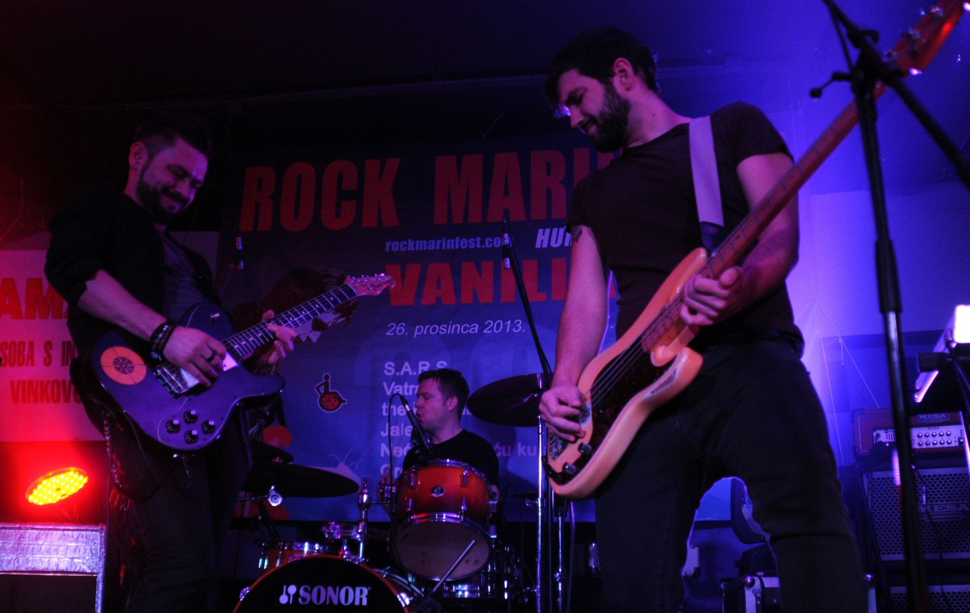 26.12.2013., Vinkovci - Zapoceo 6. Rock Marin fest, tradicionalna humanitarna rock manifestacija za pomoc udruzi osoba s invaliditetom Bubamara.
Photo: Goran Ferbezar/PIXSELL