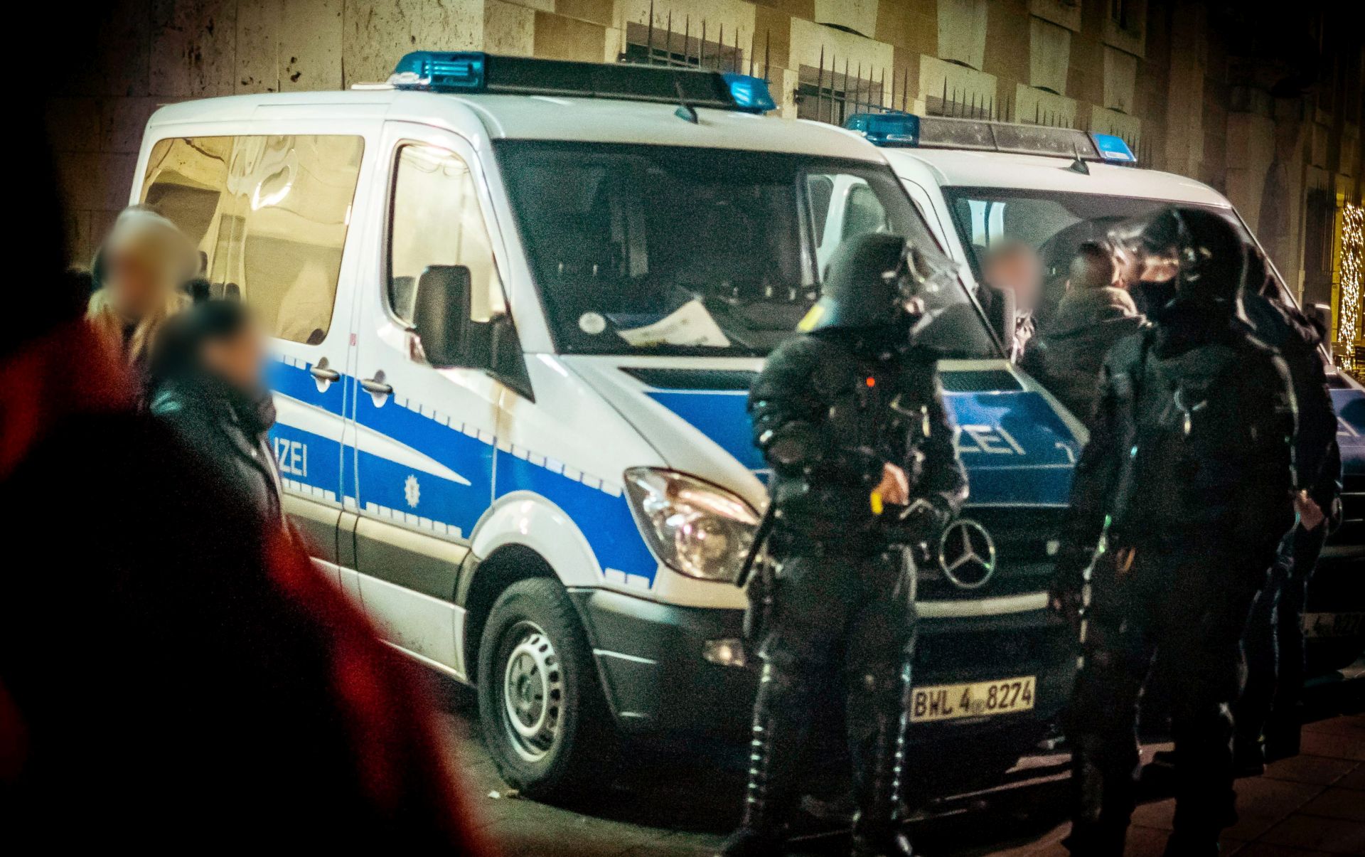 epa05092742 A picture made available on 08 January 2016 shows police forces securing the Schlossplatz square on New Year's Eve in Stuttgart, Germany, 01 January 2016. The recent wave of sexual attacks in Cologne on New Year's Eve - mirrored in Hamburg, where more than 50 similar complaints were filed, and to a much lesser extent, in Stuttgart and Frankfurt - has inflamed an ongoing debate about the repercussions of allowing 1.1 million migrants to enter Germany in 2015.  EPA/MAX KOVALENKO/LICHTGUT