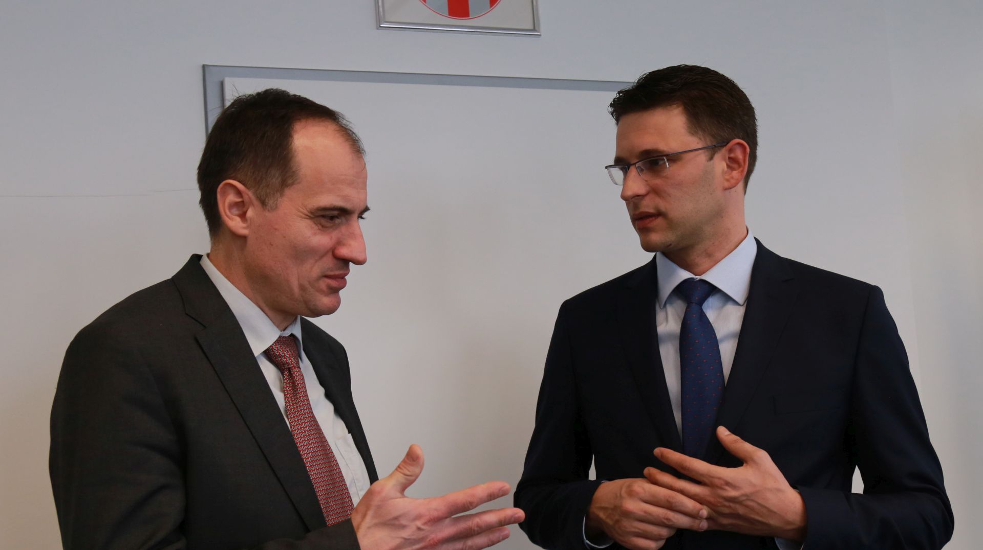 Zagreb, 25.01.2016. Povodom primopredaje dunosti, novi ministar zatite okolia i prirode Slaven Dobroviæ dao je izjavu za medije. Nazoèan je bio i potpredsjednik Vlade Boo Petrov.foto HINA/ Tomislav Pavlek/tp