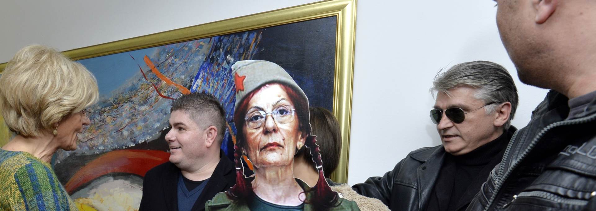 26.01.2016., Zagreb - Predsjednica Vijeca za elektronicke medije Mirjana Rakic primila je prosvjednike na razgovor zbog prosvjeda  HVIDRA-e u znak potpore Z1 televiziji koju je Vijece kaznilo zbog govora mrznje voditelja Marka Jurica. Mirjana Rakic, Velimir Bujanec. Photo: Marko Lukunic/PIXSELL
