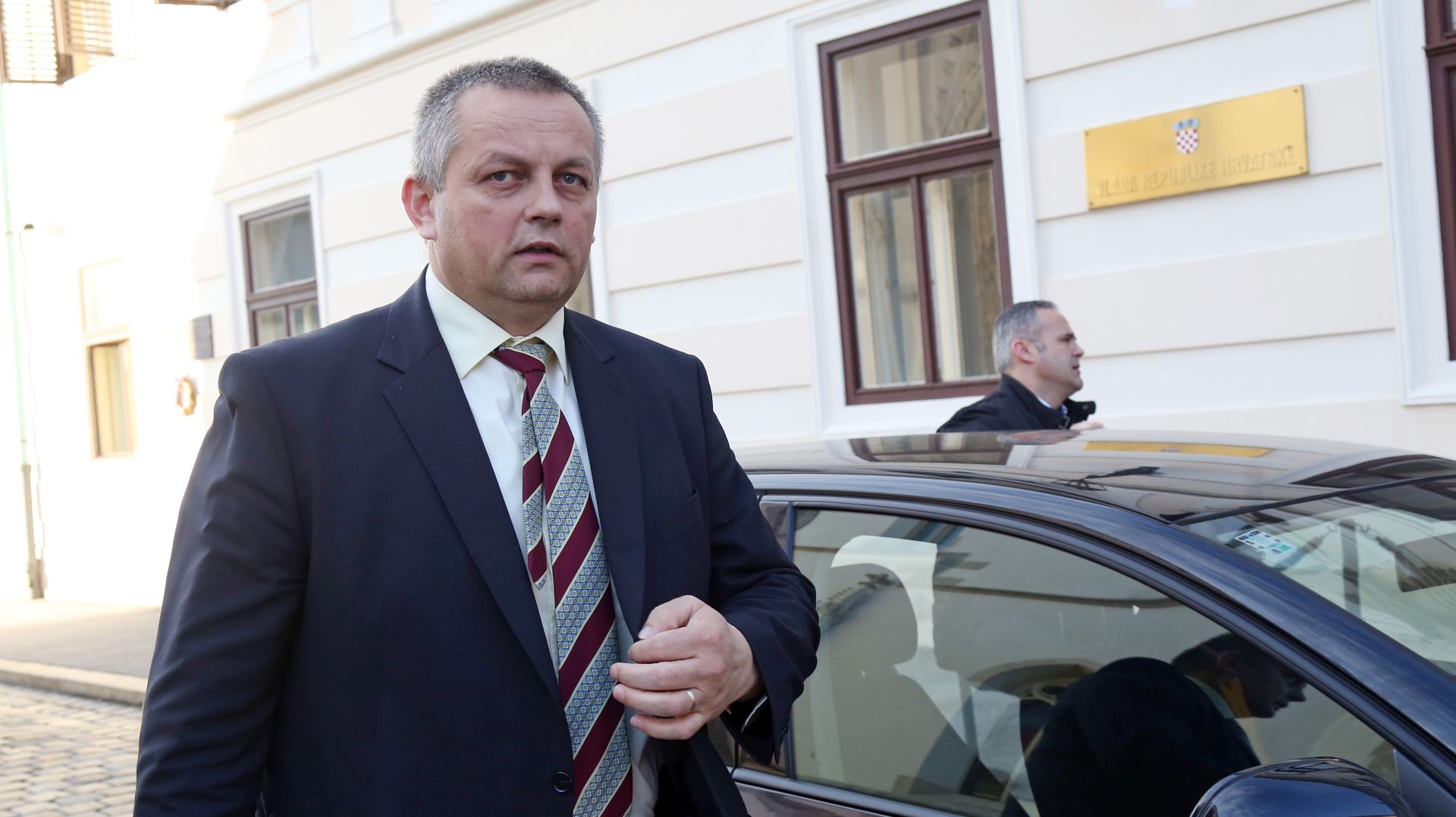 Zagreb, 28.01.2016 - Ministar branitelja Mijo Crnoja stigao je jutros prije 9 sati u Banske dvore.
foto HINA/ Damir SENÈAR /ds