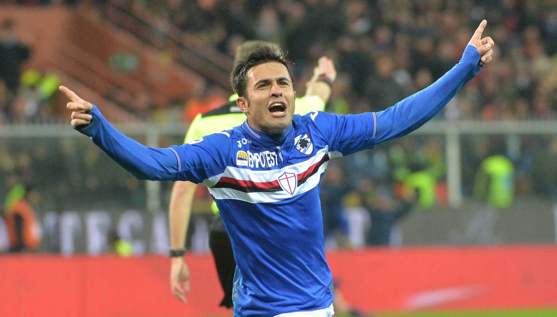 epa05089033 Sampdoria's Martin Citadin Eder jubilates after scoring a goal during the Italian Serie A soccer match Genoa CFC vs UC Sampdoria at Luigi Ferraris stadium in Genoa, Italy, 05 January 2016.  EPA/SIMONE ARVEDA