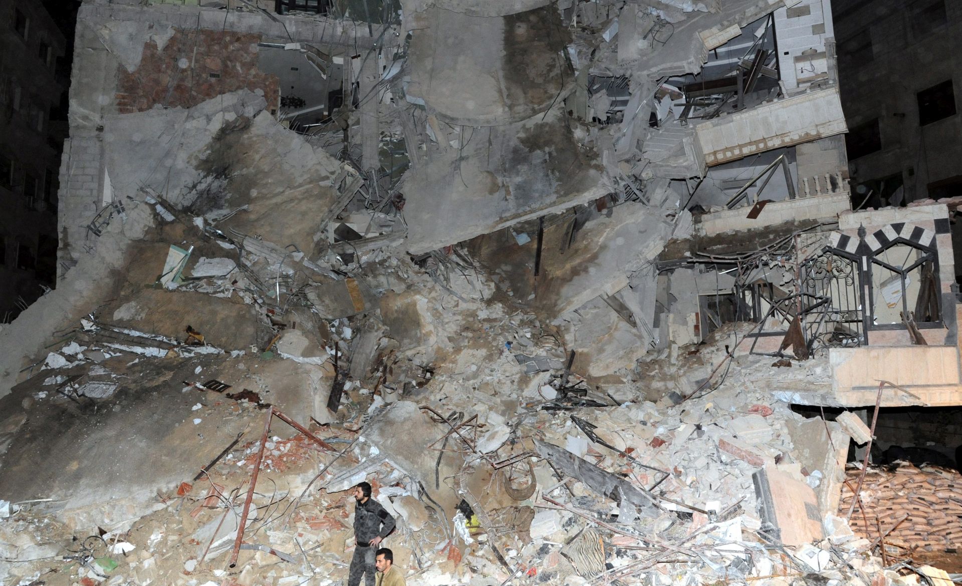 epa05076092 A handout photograph made available by the Syrian Arab news agency (SANA) on 20 December 2015 showing a residential building following an Israeli air strike in the south of Jaramana city in the outskirts of Damascus, Syria. Reports state that Samir al-Quntar, a Hezbollah member who went to jail in Israel for a deadly 1979 raid, was apparently killed in an Israeli airstrike on the outskirts of the Syrian capital of Damascus, Hezbollah said. The Lebanese Shiite militia said in a statement read out on its al-Manar channel that 'our brother and warrior Samir al-Quntar, along with several Syrian citizens' were killed in the Israeli strike late on 19 December 2015.  EPA/SANA / HANDOUT  HANDOUT EDITORIAL USE ONLY/NO SALES