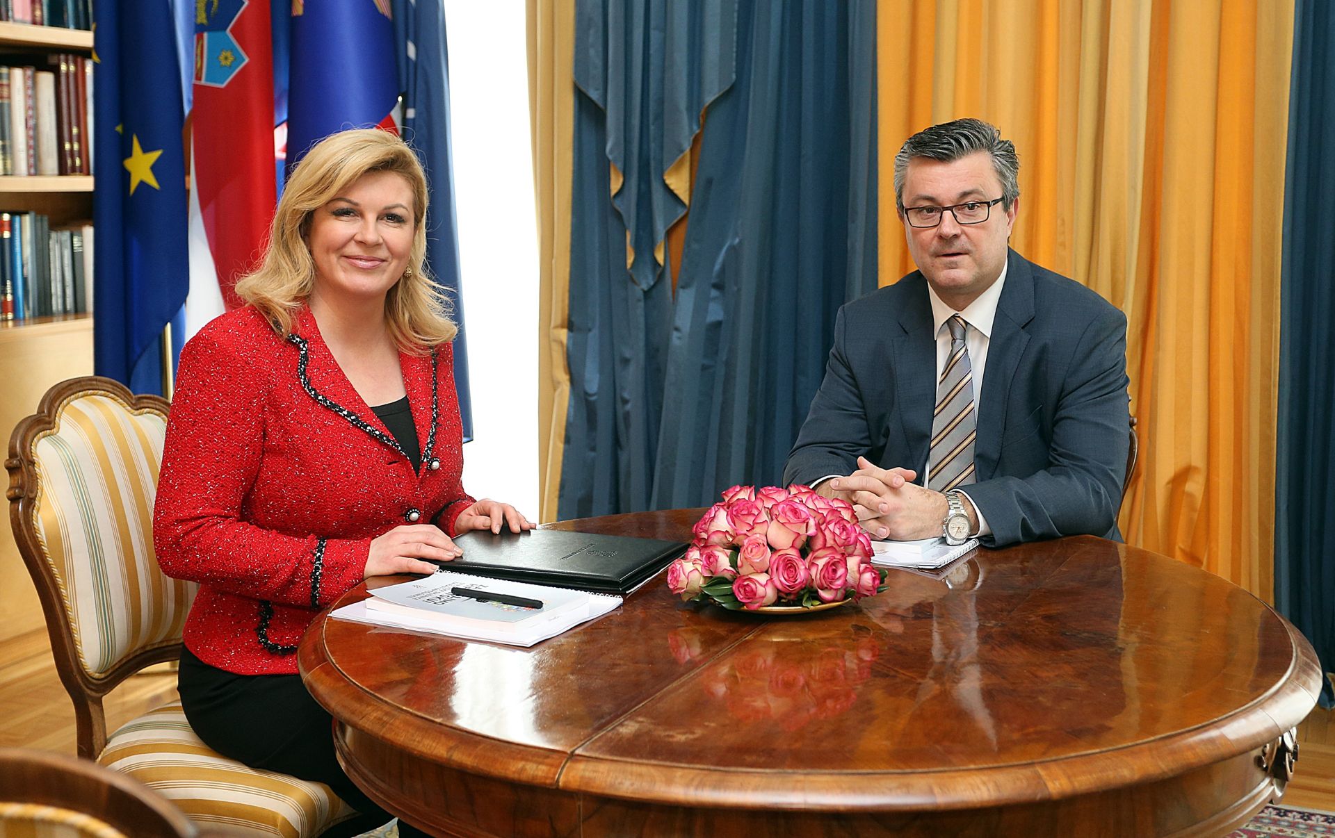 13.01.2016., Zagreb - Predsjednica Kolinda Grabar-Kitarovic primila je Tihomira Oreskovica, mandatara za sastavljanje Vlade. Razgovarali su o gospodarskim pitanjima. 
Photo: Goran Stanzl/PIXSELL
