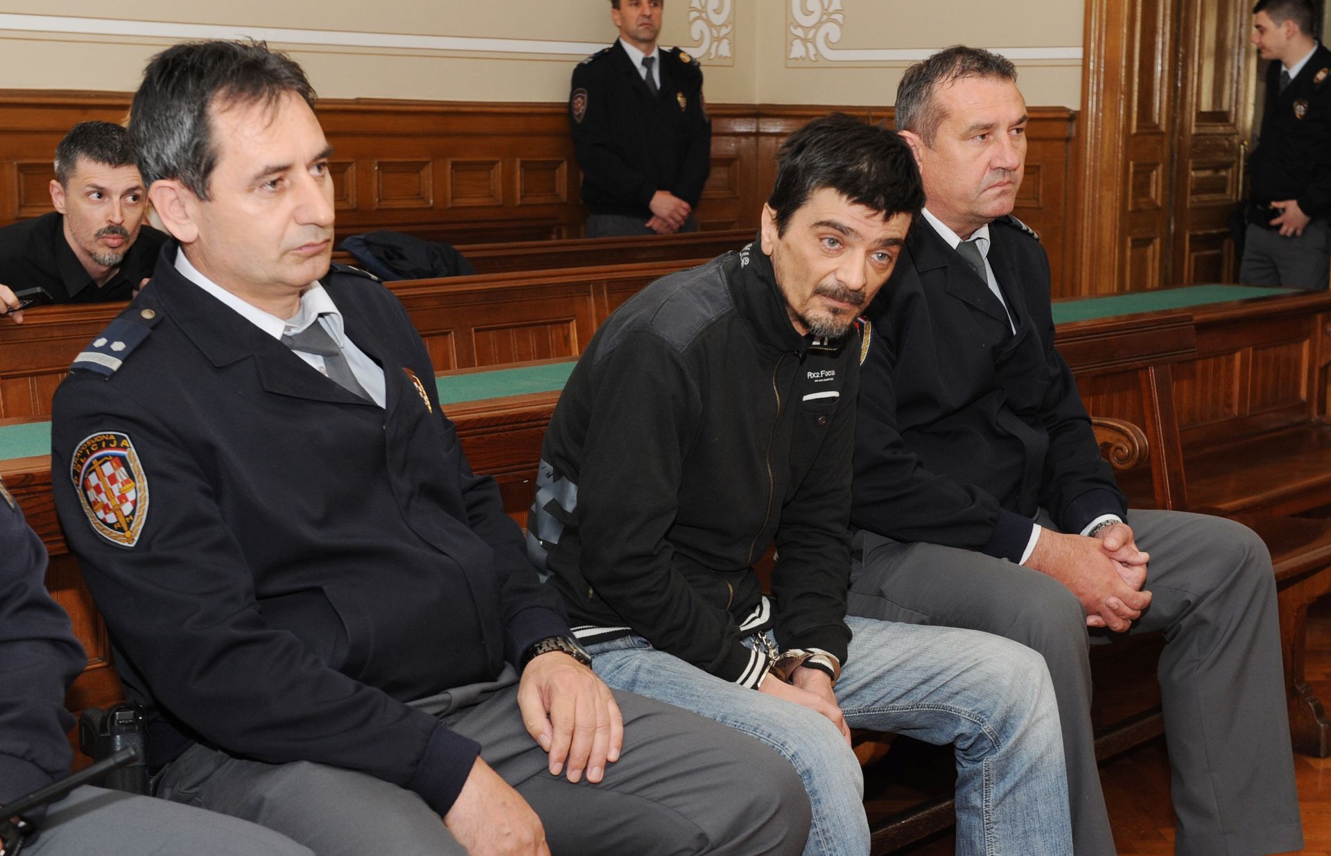27.03.2015., Sibenik - Izricanje presude na ponovljenom sudjenju Draganu Parvinji za ubojstvo maloljetne Drnisanke Antonije Bilic. Dragan Paravinja u ponovljenom sudjenju osudjen je na 40 godina zatvora.
Photo: Hrvoje Jelavic/PIXSELL
