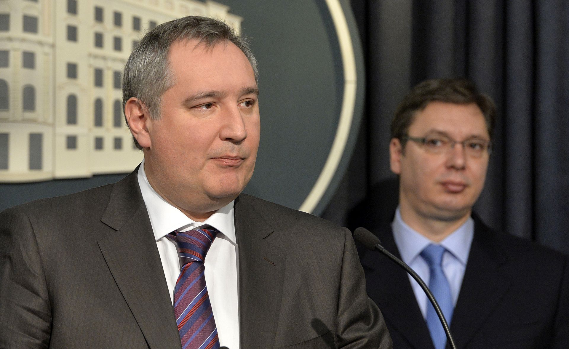 Beograd, 11.01.2016. - Ruski vicepremijer Dmitrij Rogozin izjavio je u ponedjeljak u Beogradu da æe Rusija razmotriti poziv Srbije za isporuku naoruanja i sustava protuzraène obrane (PZO) S-300 i nastojati podrati Srbiju. Na fotografiji Dmitrij Rogozin i premijer Srbije Aleksandar Vuèiæ.
foto HINA / Zoran ESTIÆ / TANJUG / mm