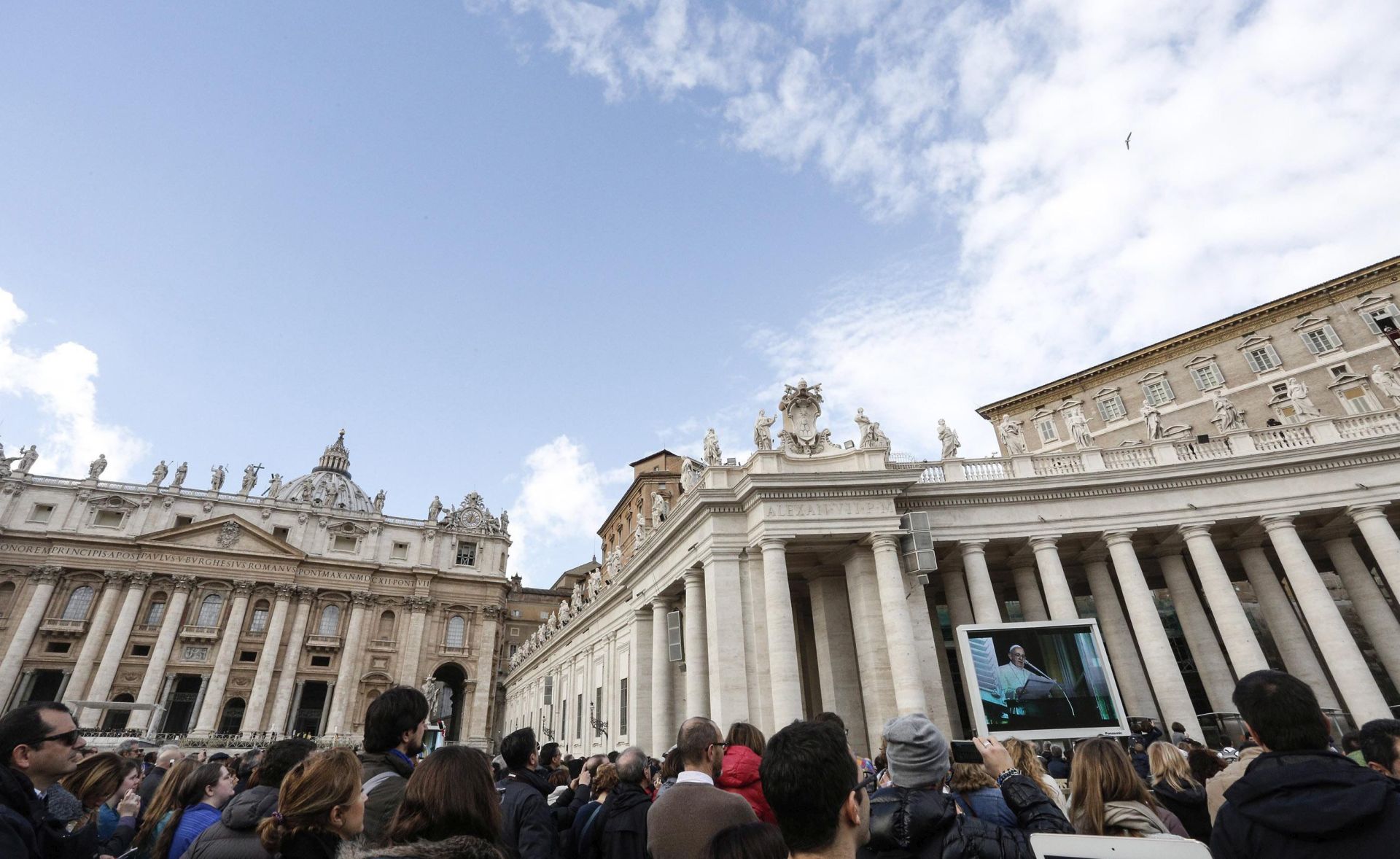 epa05086673 Pope Francis during the Angelus Prayer at Saint Peter's square, Vatican City, 03 January 2016.  EPA/GIUSEPPE LAMI