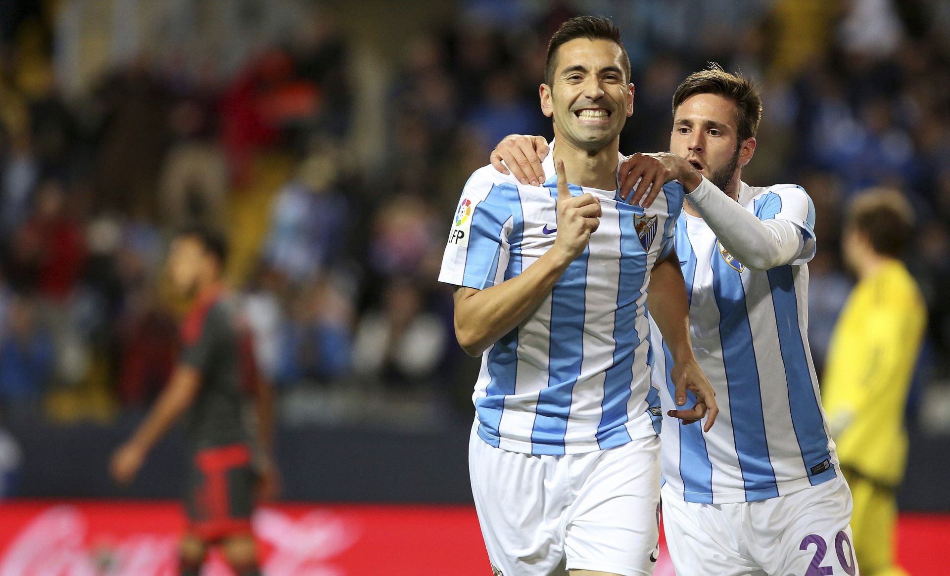 epa05086385 Malaga's Brazilian Charles Dias (L) celebrates with teammate, Croatian Duje Cop (R), after scoring against Celta Vigo during their Spanish Primera Division soccer match at La Rosaleda stadium in Malaga, southern Spain, 02 January 2016.  EPA/CARLOS DIAZ