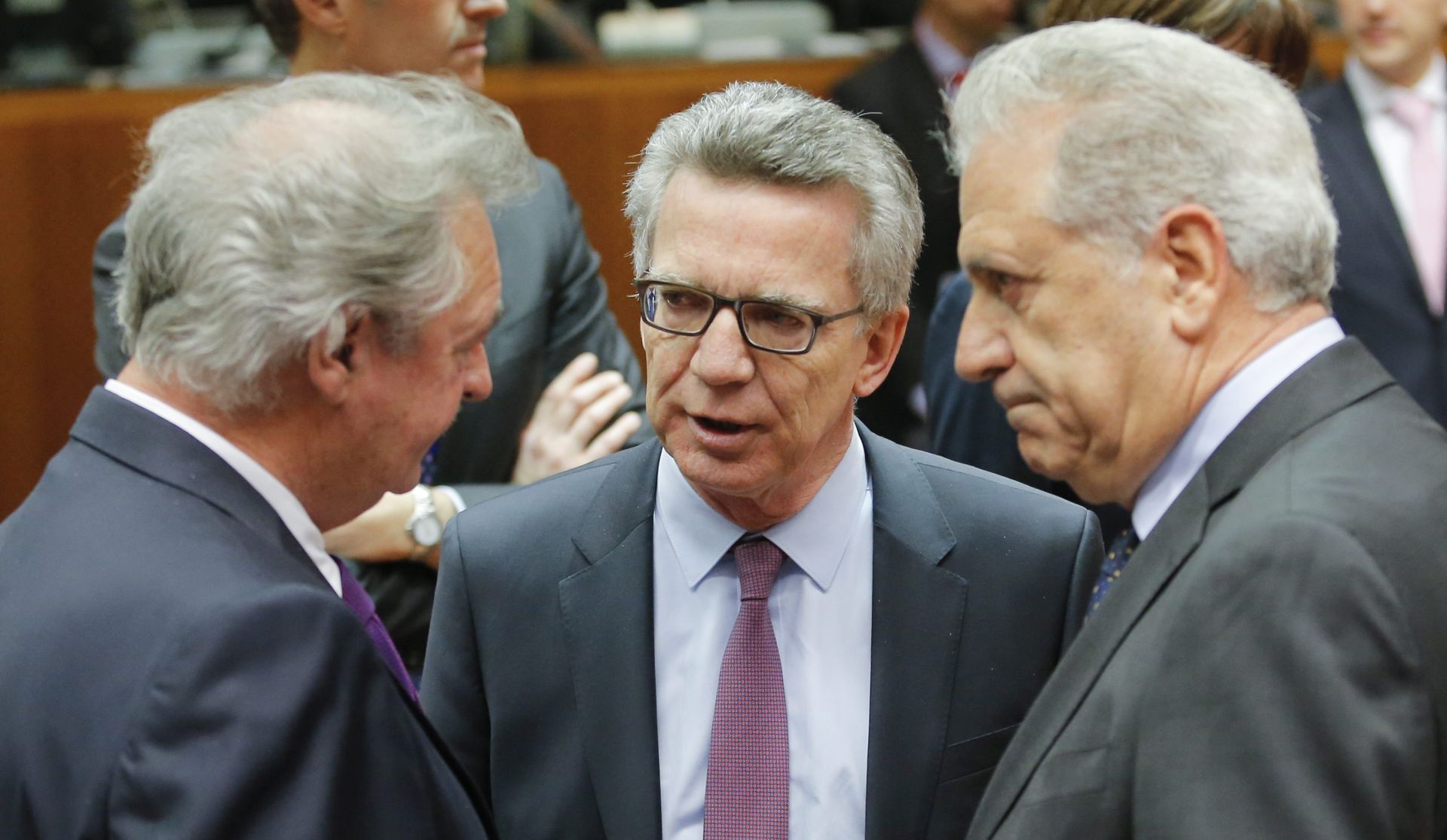 epa05179699 Luxembourg Foreign Minister Jean Asselborn (L-R), German Interior Minister Thomas de Maiziere, and EU Commissioner for Migration and Home Affairs Dimitris Avramopoulos talk during a extraordinary Justice and Home Affairs Council meeting in Brussels, Belgium, 25 February 2015. EU interior ministers will mainly talk on how to tackle the ongoing migrant crisis.  EPA/LAURENT DUBRULE