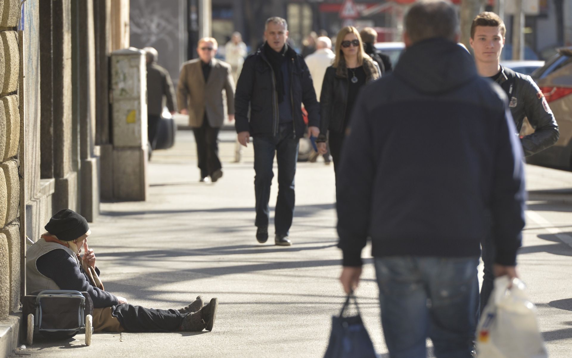 03.03.2015., Zagreb -  S lijepim vremenom na gradske ulice izasli i prosjaci. 
Photo: Marko Lukunic/PIXSELL