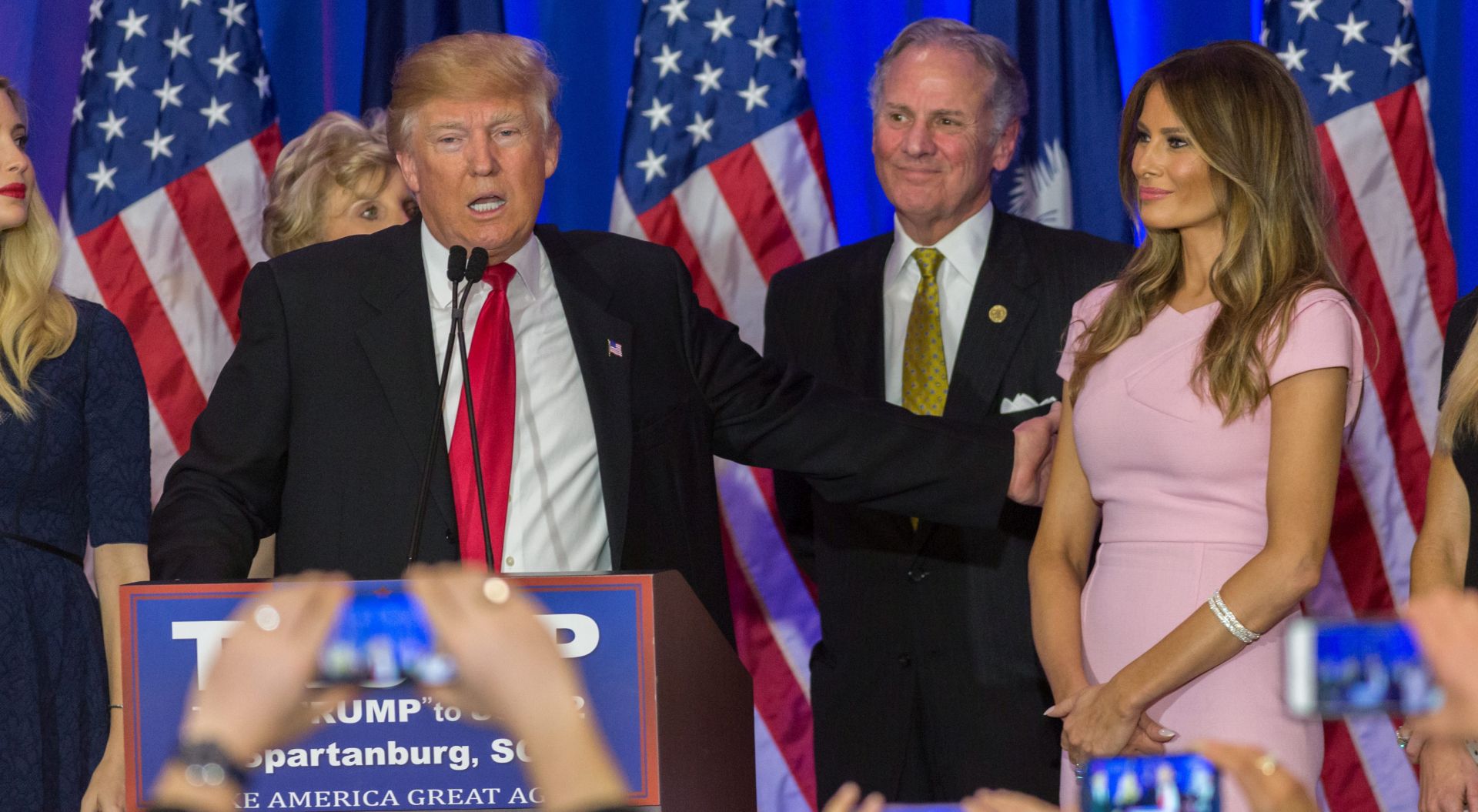 epa05173111 Republican presidential candidate Donald Trump (L) thanks his wife Melania as he addresses supporters after his victory in the South Carolina Republican primary in Spartanburg, South Carolina, USA, 20 February 2016.  Billionaire businessman Donald Trump was the projected winner of the Republican primary in the southern US state of South Carolina.  EPA/RICHARD ELLIS