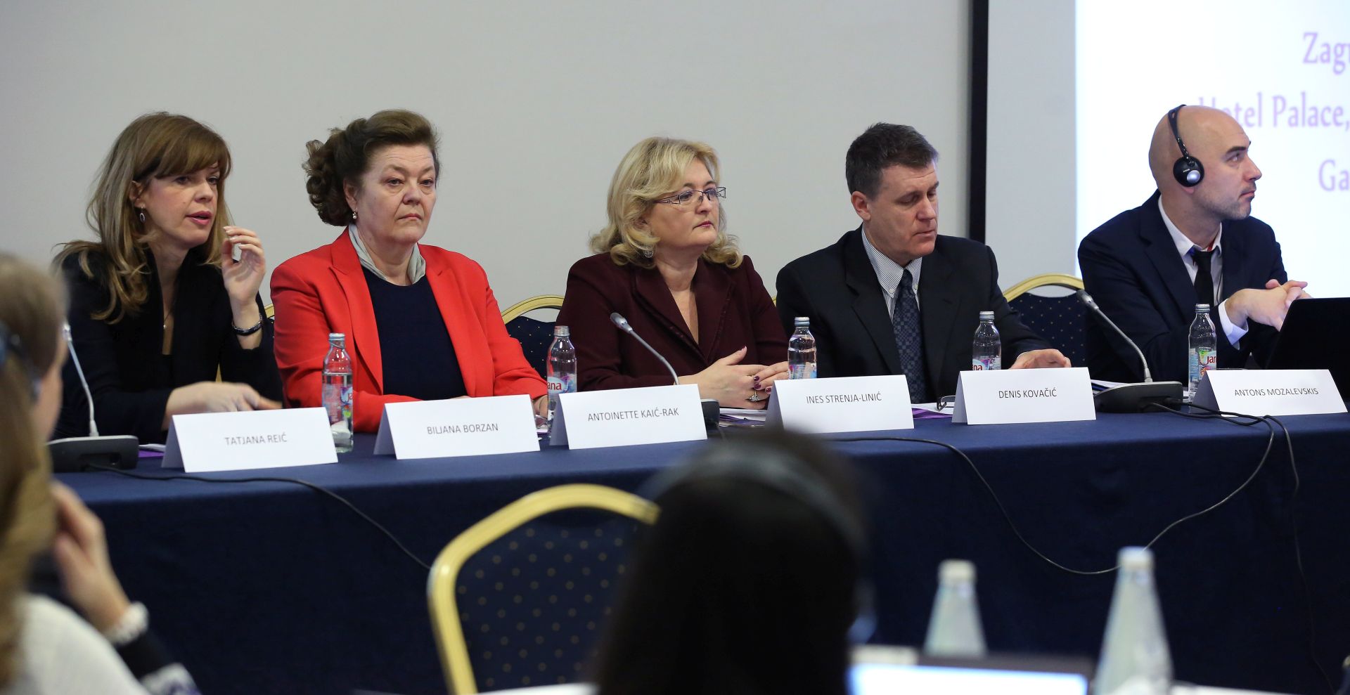 Zagreb, 19.02.2016. - Sastanak na temu "Hepatitis C: poèetak kraja - Jesmo li spremi razmiljati o eliminaciji HCV-a u Hrvatskoj". Na fotografiji (L-D) Biljana Borzan, Antoinette Kaiæ-Rak, Ines Strenja-Liniæ, Denis Kovaèiæ, Antons Mozalevkis.
foto HINA/ Lana SLIVAR DOMINIÆ /lsd
