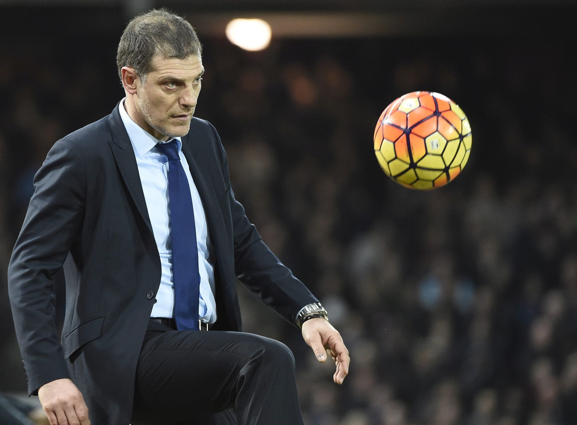 epa05121408 West Ham manager Slaven Bilic gives instructions to their players during the English Premier League game between West Ham United and Manchester City at the Boleyn ground in London, Britain, 23 January 2016.  EPA/FACUNDO ARRIZABALAGA EDITORIAL USE ONLY. No use with unauthorized audio, video, data, fixture lists, club/league logos or 'live' services. Online in-match use limited to 75 images, no video emulation. No use in betting, games or single club/league/player publications