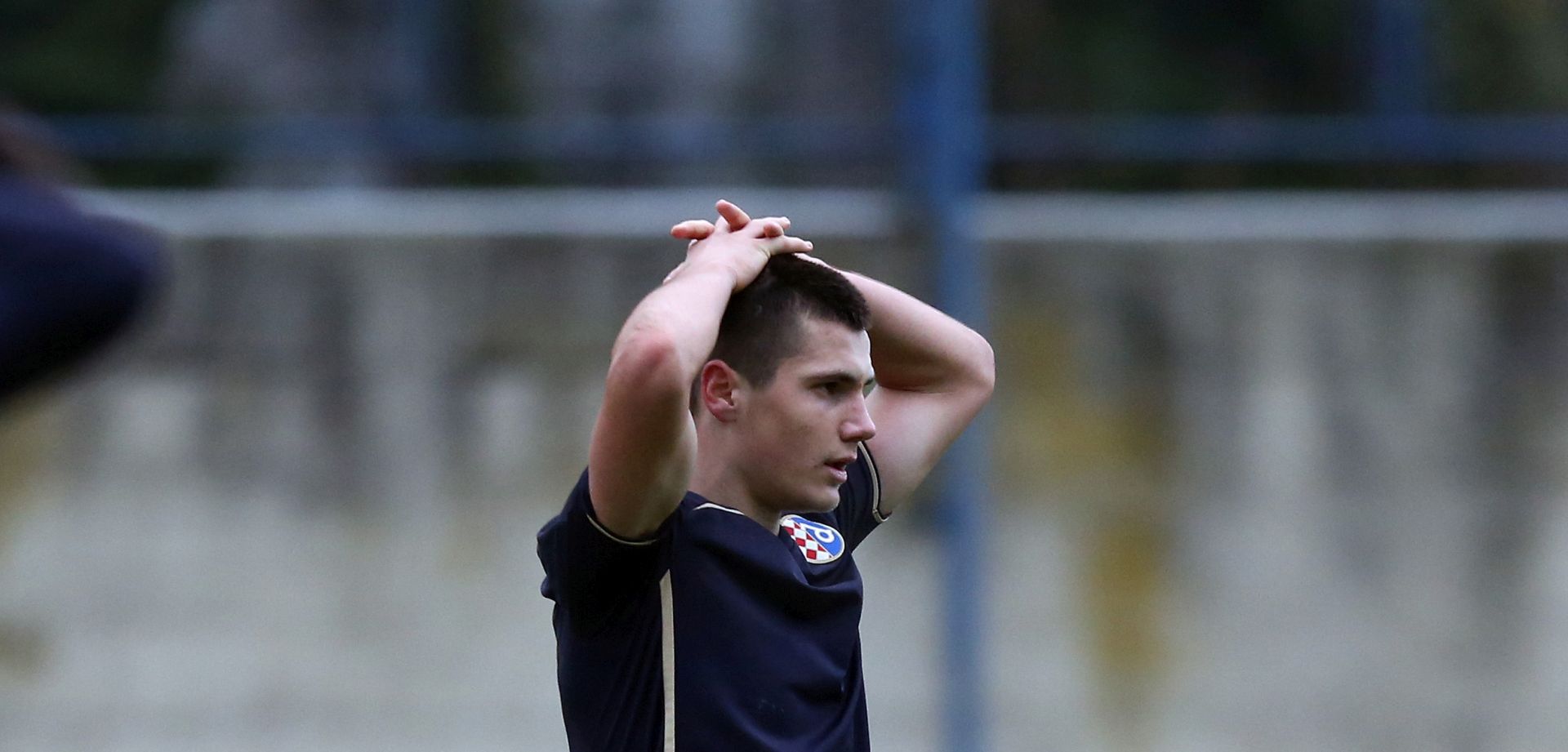 Zagreb, 29.02.2016 - Disciplinska komisija Europske nogometne federacije (UEFA) donijela je u ponedjeljak odluku da se zbog povrede pravila juniori Dinama, unatoè pobijedi u osmini finala Lige prvaka protiv Andrlechta od 2-0, izbace iz nastavka natjecanja.  Arhivska fotografija od 09.12.2015. godine prikazuje juniore Dinama tijekom utakmice juniorske Lige prvaka izmeðu Dinama i Bayerna iz Minhena. na stadionu Hitrec Kacijan u Zagrebu. 
foto HINA/ Damir SENÈAR /ds