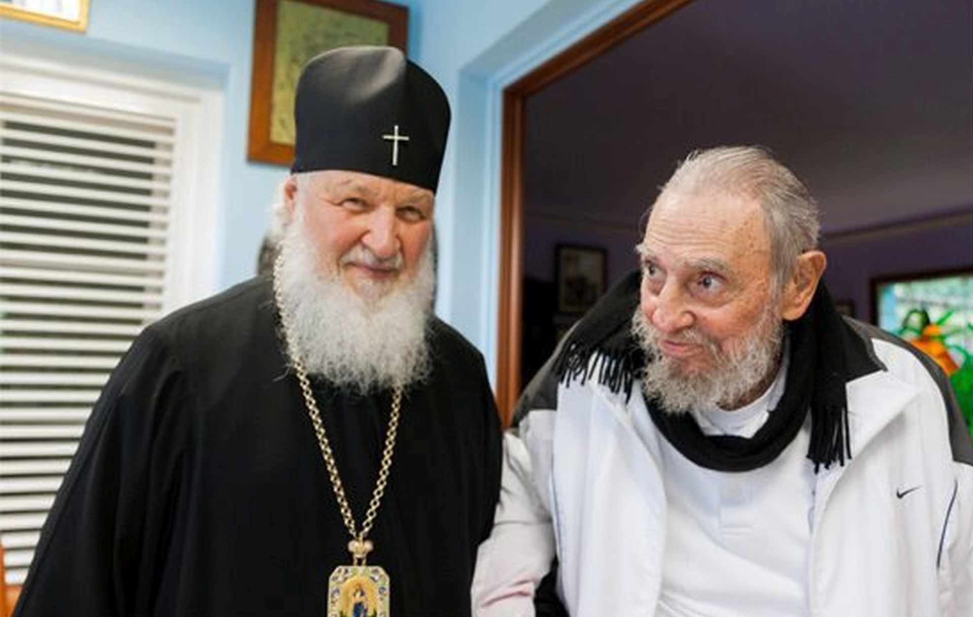 epa05160438 A handout picture provided by Cuban daily Juventud Rebelde on 14 February 2016 shows Russian Orthodox Patriarch Kirill (L) meeting with Cuban leader Fidel Castro (R) in Havana, Cuba, 13 February 2016. Kirill had earlier met with Pope Francis in a historic meeting un Cuba to overcome a rift that had lasted over 1,000 years.  EPA/ALEX CASTRO/JUVENTUD REBELDE/HANDOUT BEST QUALITY AVAILABLE HANDOUT EDITORIAL USE ONLY/NO SALES