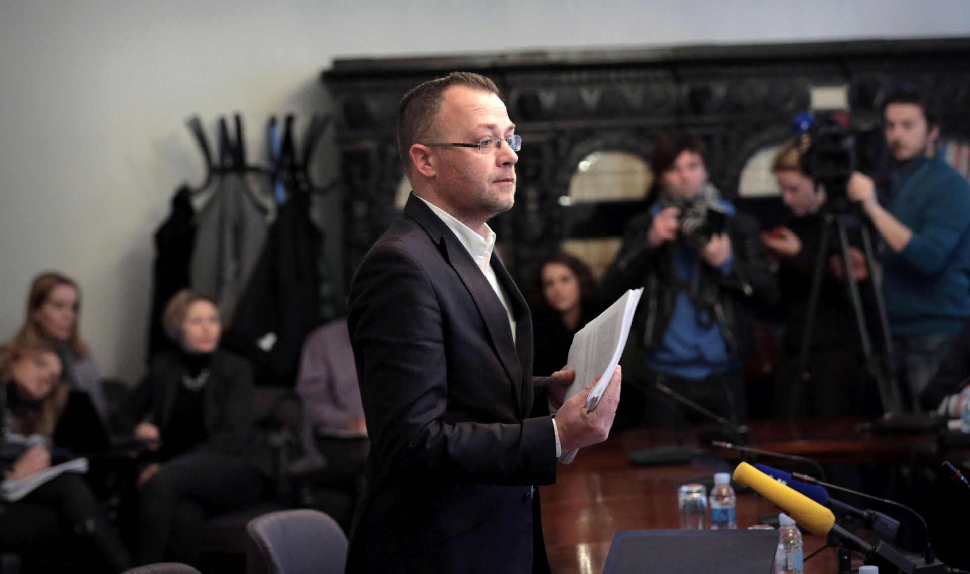 Zagreb, 5.2.2016. - Druga sjednica Odbora za informiranje, informatizaciju i medije Hrvatskoga sabora. Na fotografiji ministar kulture Zlatko Hasanbegoviæ.
foto HINA / Dario GRZELJ / mm