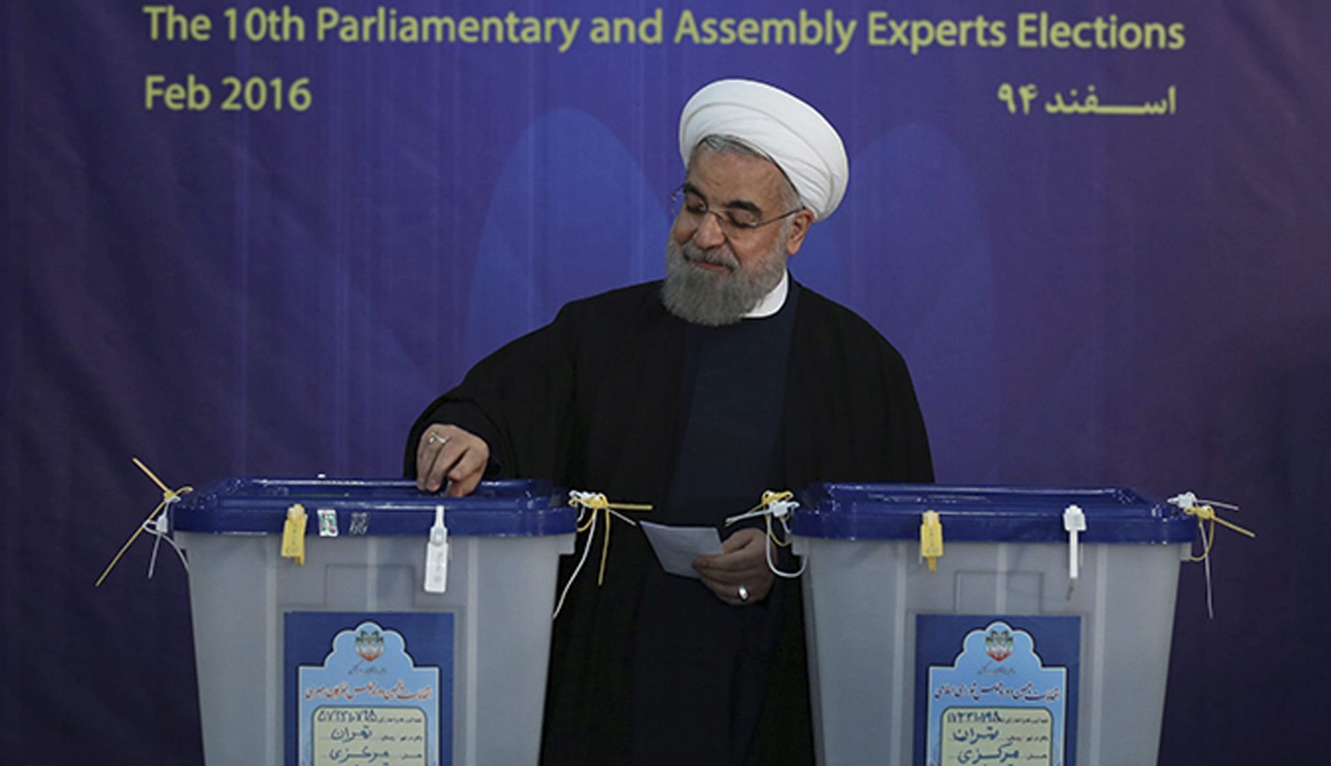 epa05181318 A handout picture made available by Iran's Presidential Official Website shows Iranian president Hassan Rouhani casting his vote in the parliamentary and Experts Assembly elections in Tehran, Iran, 26 February 2016. Nearly 55 million voters will elect on 26 February the representatives out of 6,229 candidates competing for 290 parliamentary seats, in addition to choosing 88 members out of 161 clerics for the Assembly of Experts, the body responsible for electing a new supreme leader in case the post becomes vacant.  EPA/IRAN PRESIDENTIAL OFFICIAL WEBSITE -- BEST QUALITY AVAILABLE -- HANDOUT EDITORIAL USE ONLY/NO SALES