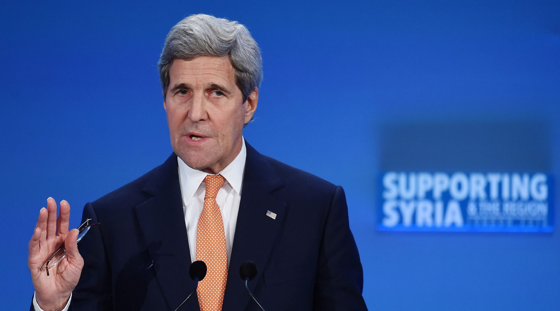 epa05142678 US Secretary of State John Kerry speaks to donors at the Syria Conference in London, Britain, 04 February 2016. Leaders of some 70 nations gathered to pledge financial support to Syria. Britain and the four other co-hosts of an international donors conference - Germany, Norway, Kuwait and the United Nations - hope participants will pledge about 9 billion dollars to help 13.5 million people in Syria and 4.4 million refugees in neighbouring states.  EPA/ANDY RAIN/POOL