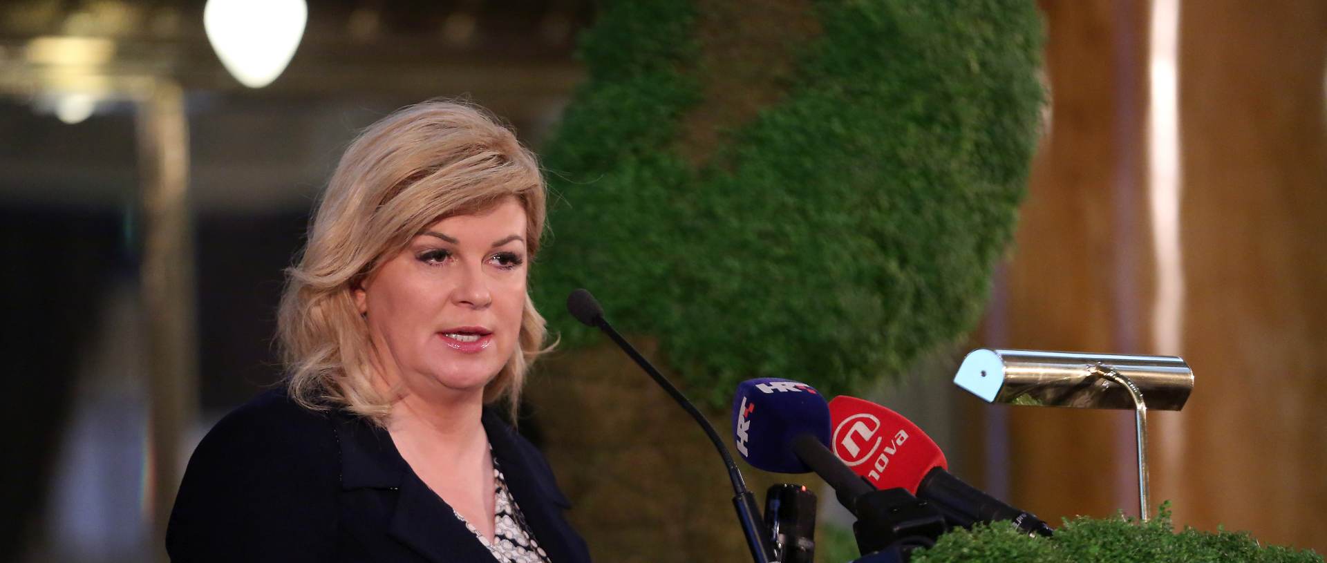 Zagreb, 10.02.2016 - Predsjednica Republike Hrvatske Kolinda Grabar-Kitaroviæ sudjelovala je na 8. "Better Building Brunch-u" na temu "Hrvatska na putu razvoja zelene gradnje i zelene energije prema smjernicama COP21" u organizaciji Hrvatskog savjeta za zelenu gradnju. Na slici predsjednica Grabar-Kitaroviæ govori tijekom skupa.
foto HINA/ Damir SENÈAR /ds