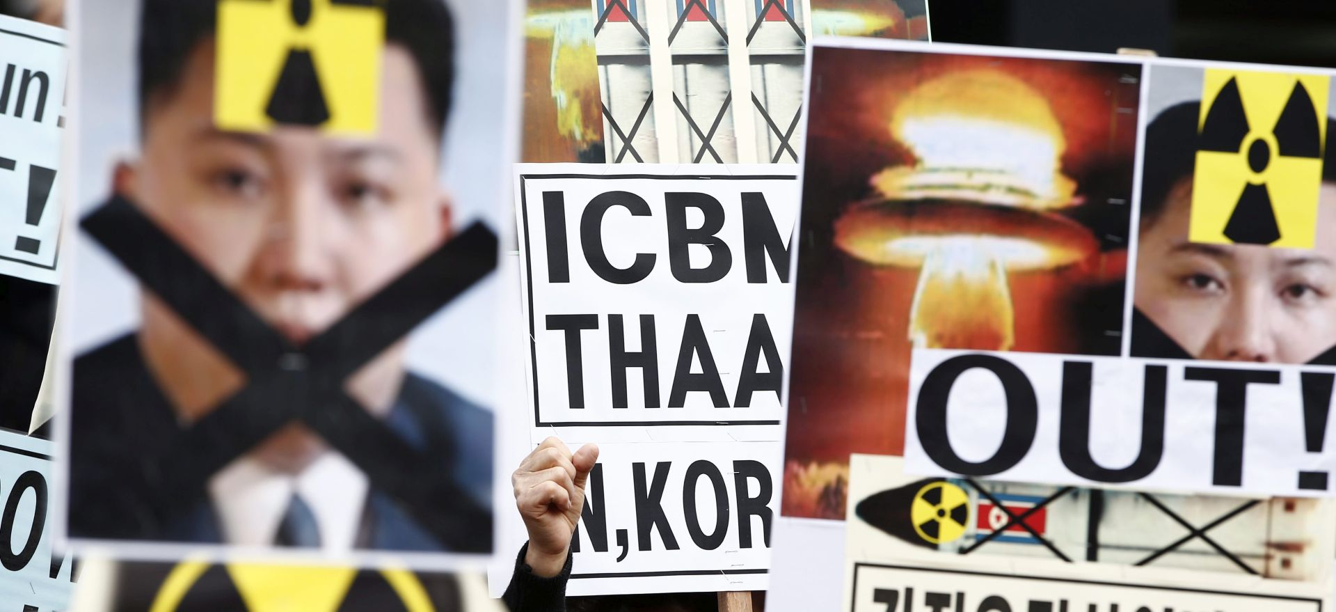 epa05153651 South Korean activists shout slogans as they hold up portraits of North Korean leader Kim Jong-Un during a rally against North Korea's long-range rocket launch, in Seoul, South Korea, 11 February 2016. The North conducted its fourth nuclear test on 06 January and launched a long-range rocket on 07 February.  EPA/JEON HEON-KYUN