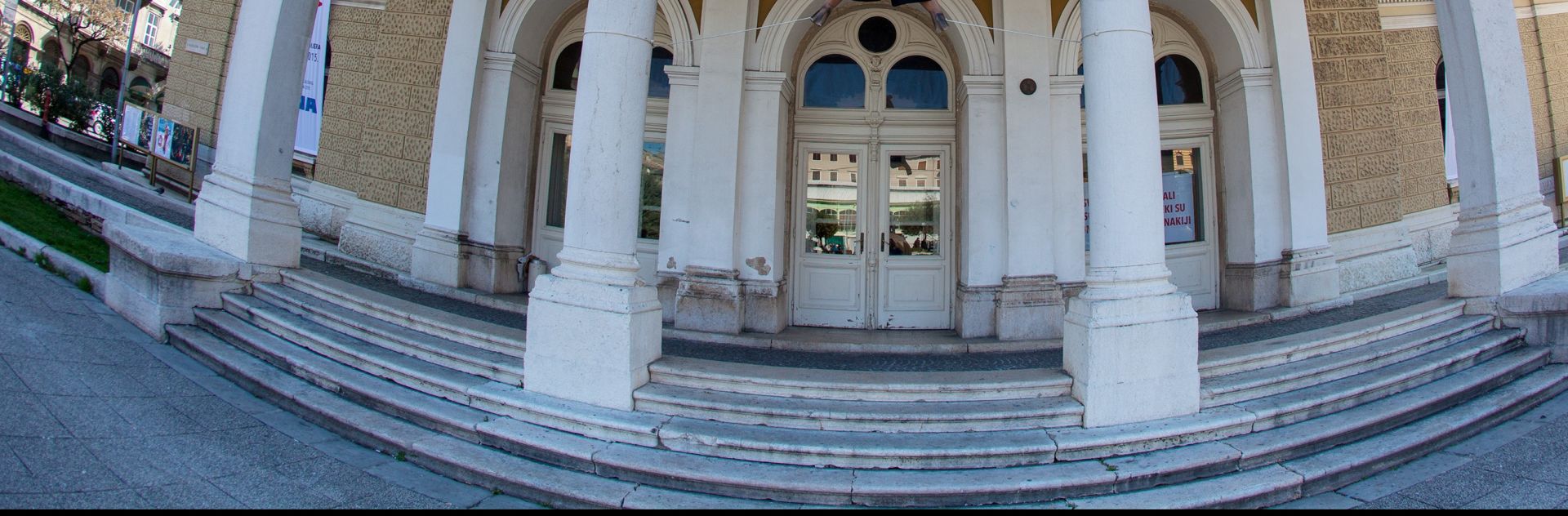 28.03.2015., Rijeka - Na procelju HNK Ivan pl. Zajca osvanula lutka sa svinjskom glavom i natpisom "Svi su jednaki neki su jednakiji".  Ovom instalacijom najavljuje se premijera kazalisne predstave Zivotinjska farma. 
Photo: Nel Pavletic/PIXSELL