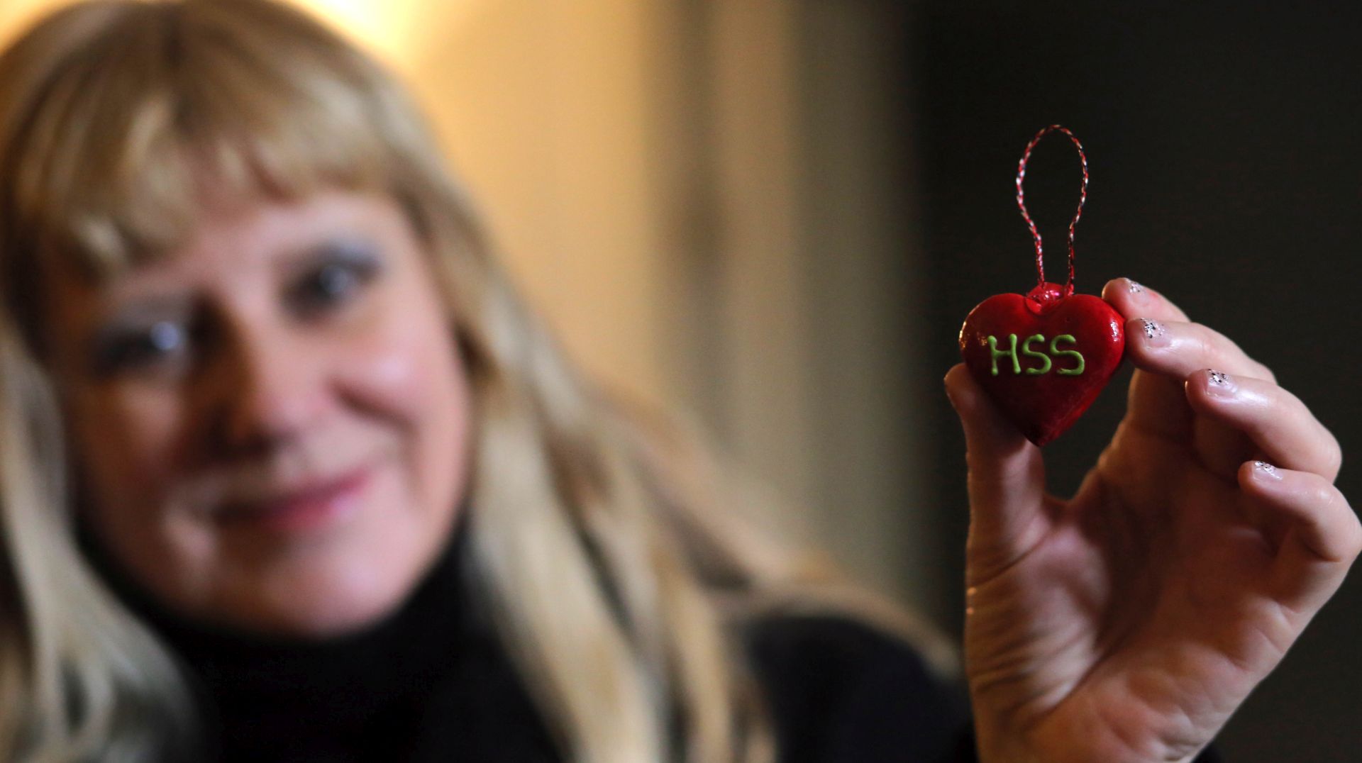 Zagreb, 13.2.2016. - (Ilustracija) U povodu Valentinova, 14. veljaèe, èlanovi Organizacije mladih HSS-a Grada Zagreba zajedno su sa predsjednikom zagrebaèkog HSS-a i kandidatom za predsjednika  stranke Nenadom Matiæem, u subotu na Trgu bana Jelaèiæa Zagrepèanima podijelili 500 crvenih licitarskih srca.
foto HINA / Tomislav PAVLEK / mm
