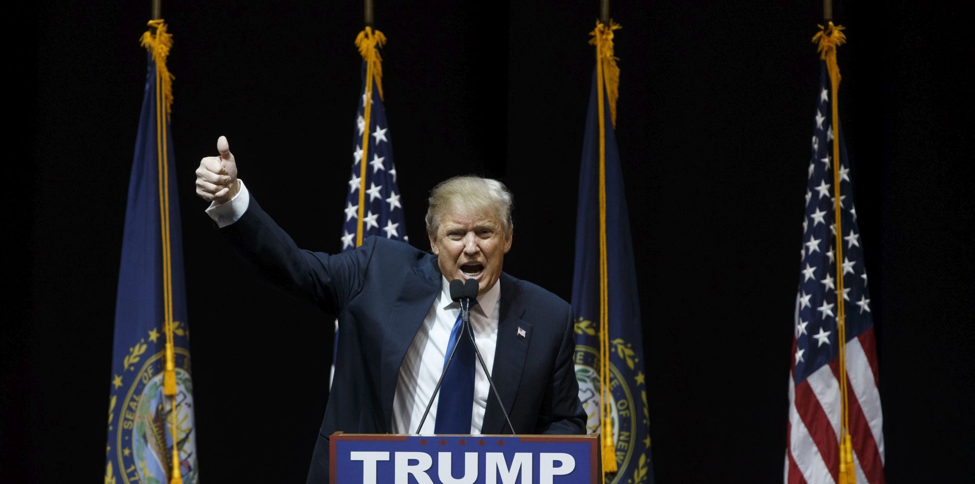 epa05150504 US Republican presidential candidate Donald Trump gestures as he speaks during a rally at the Verizon Wireless Center in Manchester, New Hampshire, USA, 08 February 2016. The New Hampshire primary will be held on 09 February 2016.  EPA/JUSTIN LANE