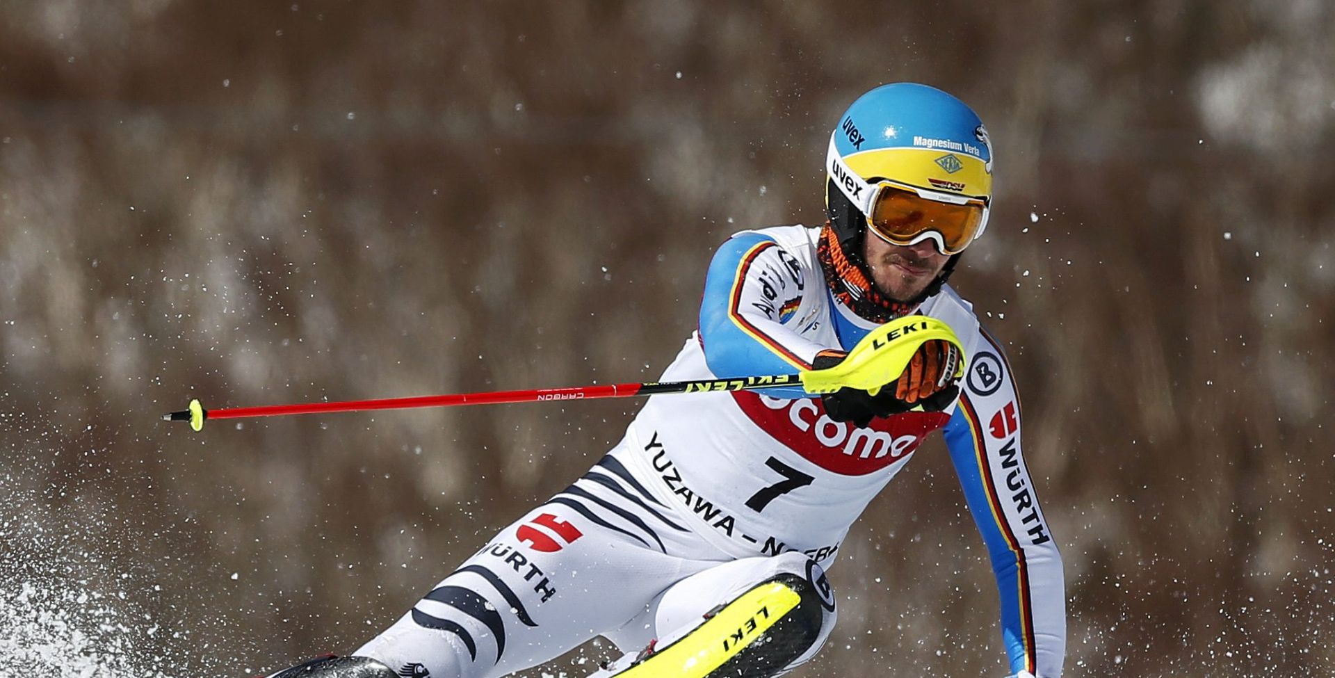 epa05159696 Felix Neureuther of Germany in action to win the men's slalom of the FIS World Cup Aline Skiing at Naeba in Yuzawa, Niigata Prefecture, northern Japan, 14 February 2016. Runner-up Andre Myhrer (Rear) of Sweden and second runner-up Marco Schwarz of Austria are seen.  EPA/KIMIMASA MAYAMA