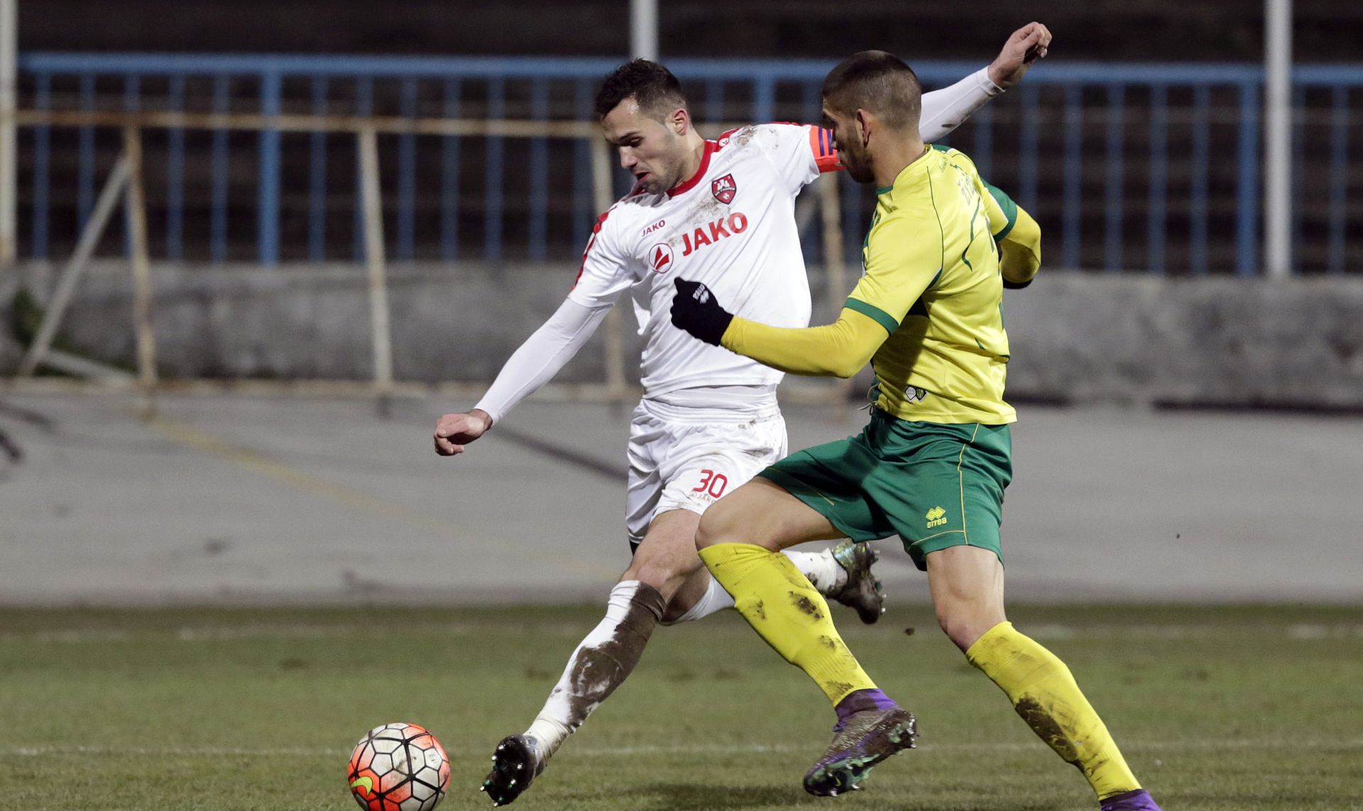 Zagreb, 26.02.2016 - Utakmica 24. kola Prve HNL Zagreb - Istra 1961. Na slici Gabrijel Boban i Nikola iiæ.
foto HINA/ Denis CERIÆ /dc