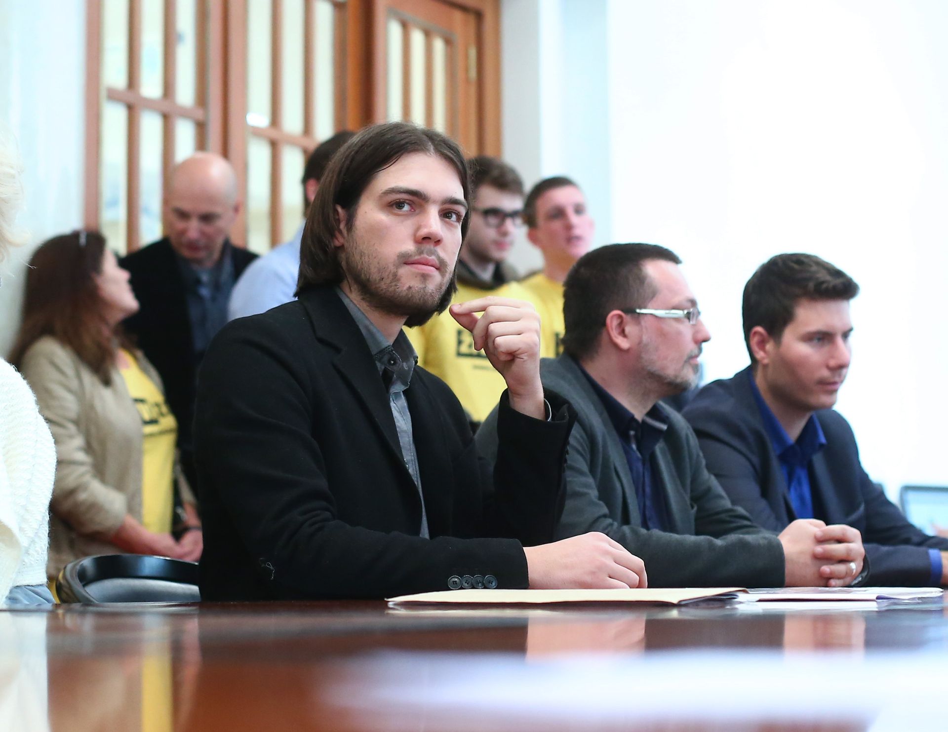 18.10.2015., Zagreb - Stranka Zivi zid na celu s Ivanom Viliborom Sincicem predala je svoje kandidacijske liste za parlamentarne izbore Drzavnom izbornom povjerenstvu (DIP). 
Photo: Sanjin Strukic/PIXSELL