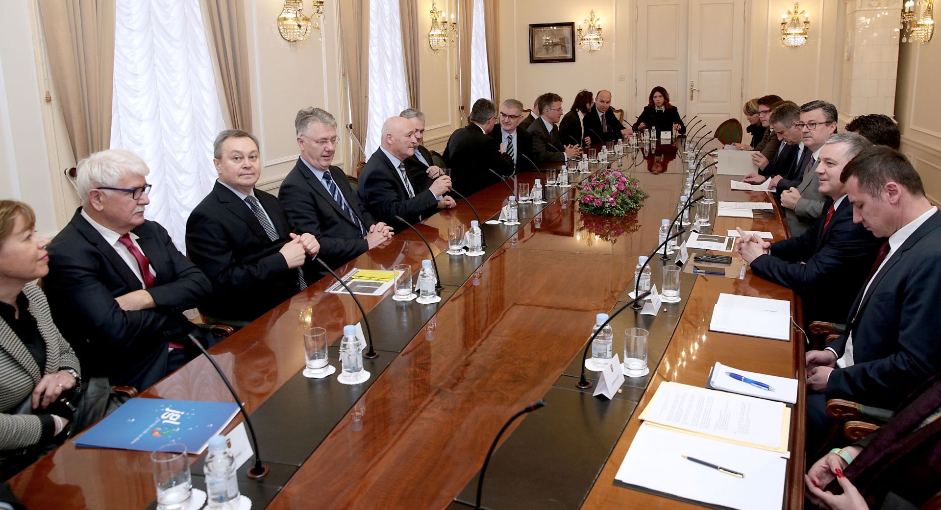 03.03.2016., Zagreb - Predsjednik Vlade Republike Hrvatske Tihomir Oreskovic sastao se u Banskim dvorima s predstavnicima Hrvatske udruge poslodavaca.
Photo: Patrik Macek/PIXSELL