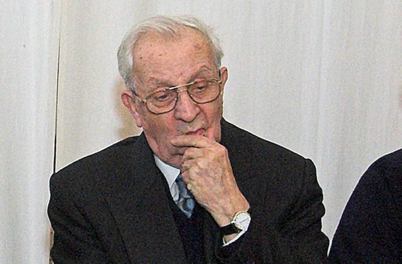 Zagreb, 19.3.2016 - Hrvatski knjievnik, jezikoslovac i kulturni povjesnièar i dopisni èlan HAZU dr. Ante Sekuliæ umro je u petak  u 96. godini u Zagrebu, doznaje se od obitelji. Na arhivskoj fotografiji Ante Sekuliæ tijekom predstavljanja knjige Stjepana eelja "Pribliene daljine duhovne Hrvatske" u Zagrebu 4.3.2010. godine. 
foto FaH/ Lana SLIVAR DOMINIÆ/ lsd
