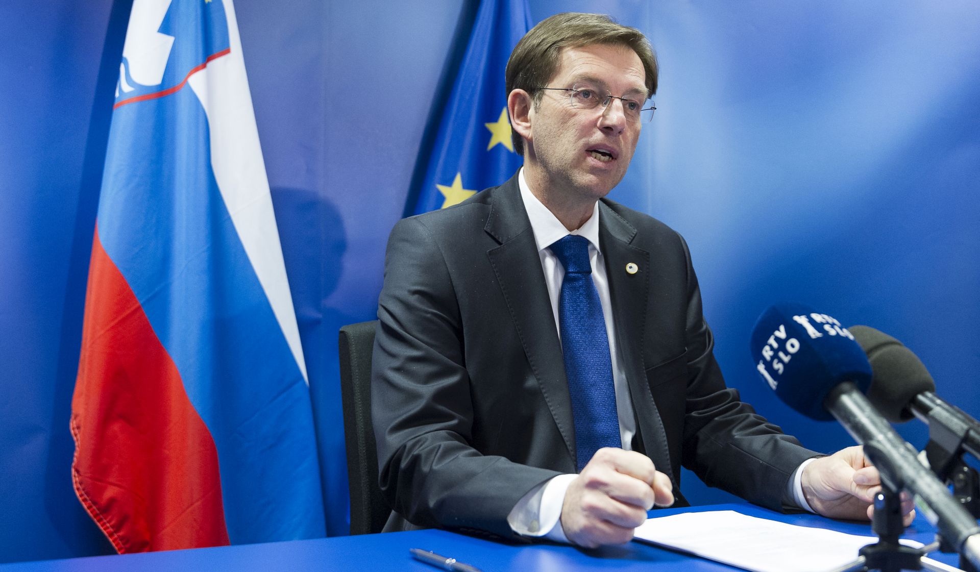 Ljubljana, 08.03.2016 - Balkanske migracijske rute vie nema, a Slovenija æe ubuduæe u zemlju putati samo one osobe koje imaju odgovarajuæe dokumente za ulazak u schengensko podruèje, izjavio je nakon zavretka summita EU-a o migrantskoj krizi slovenski premijer Miro Cerar.
foto HINA/ STA/ Thierry Monasse/ ds