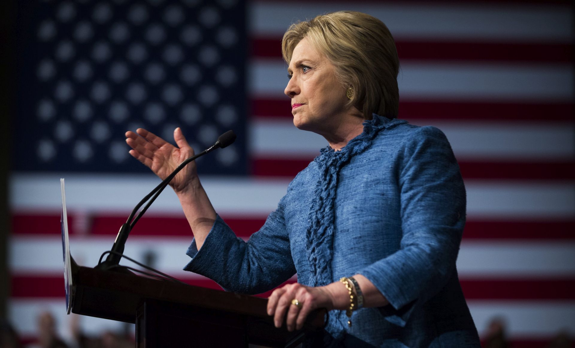 epa05213550 Democratic presidential candidate Hillary Clinton holds a rally after winning the Florida primary, at the Palm Beach County Convention Center in West Palm Beach, Florida, USA, 15 March 2016. Clinton also won in North Carolina, Ohio, and Missouri.  EPA/JIM LO SCALZO