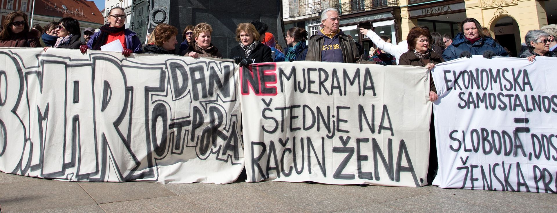 07.03.2015., Zagreb - Aktivistkinje Zenske mreze Hrvatske, Zenske fronte za radna i socijalna prava i zenske sindikalne grupe organizirale su akciju na Trgu bana Jelacica, pod nazivom - 8. mart - dan otpora: NE mjerama stednje! 
Photo: Davor Puklavec/PIXSELL