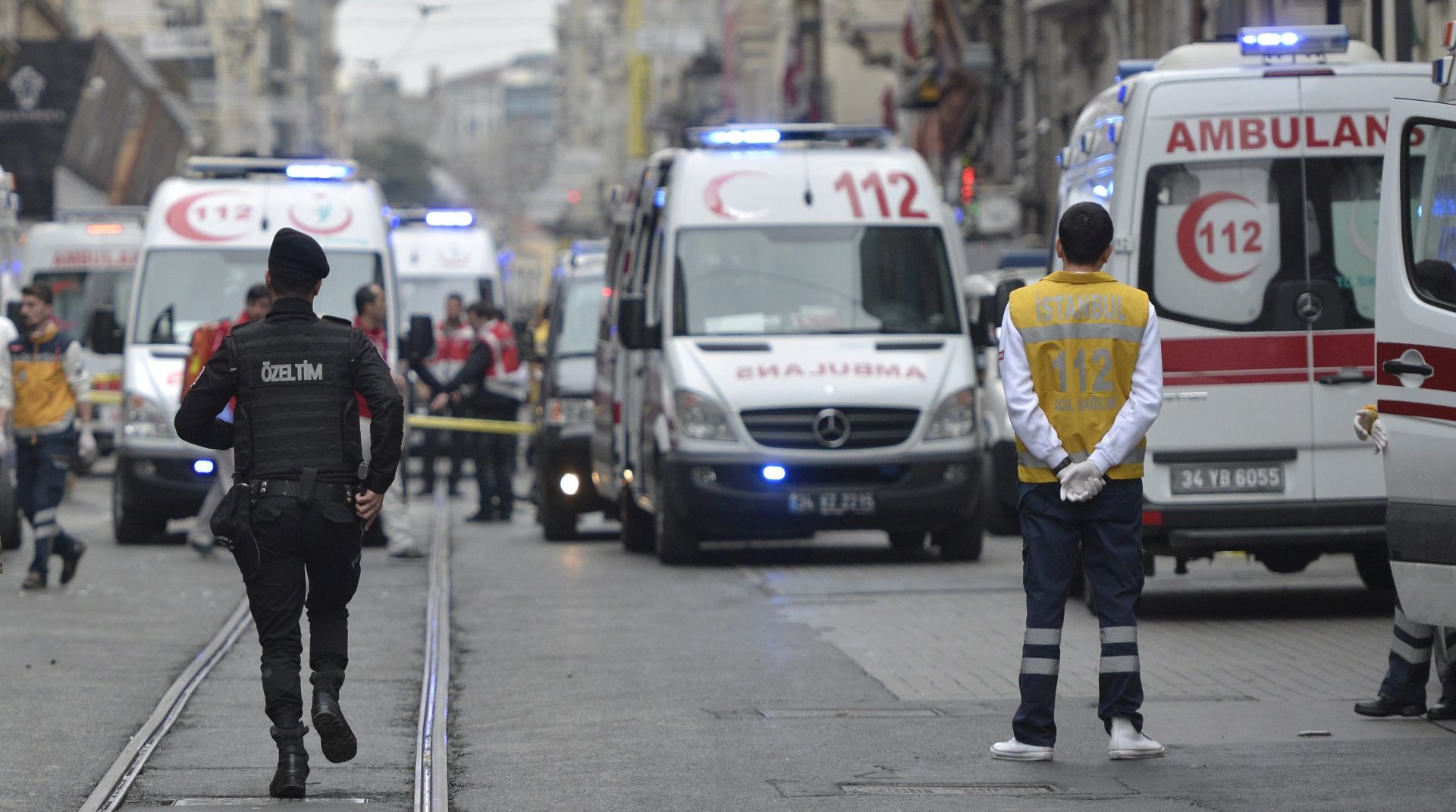 epa05219888 Turkish police and rescue teams at the scene of a suicide bomb attack at Istiklal Street in Istanbul, Turkey, 19 March 2016. According to media reports, two people have died and seven injured in the suicide bomb in Istiklal Street, a main high street in the centre of Istanbul, just off Taksim Square.  EPA/DENIZ TOPRAK