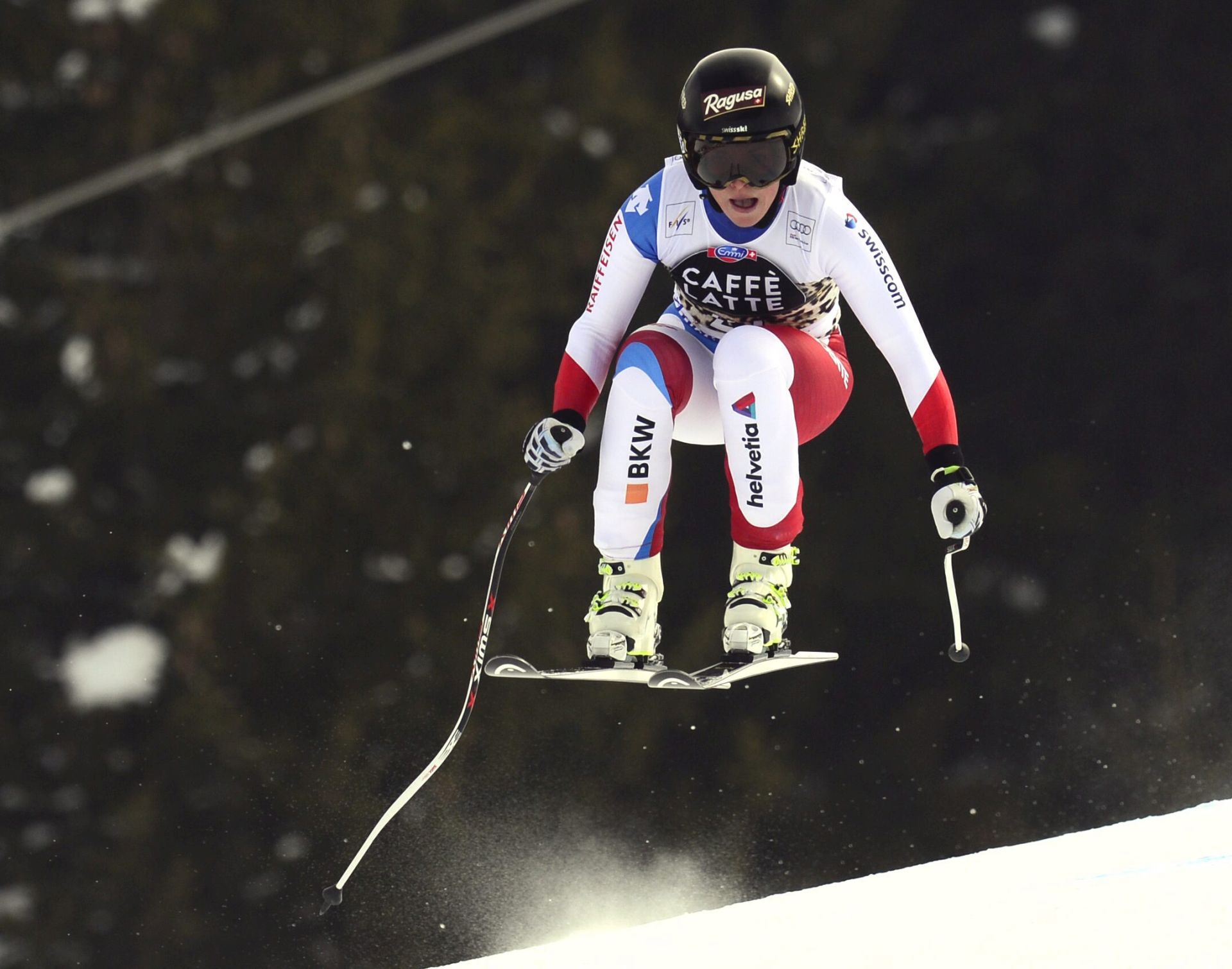 epa05207301 Lara Gut of Switzerland in action during the women's Super-G race of the FIS Alpine Ski World Cup in Lenzerheide, Switzerland, 12 March 2016.  EPA/GIAN EHRENZELLER
