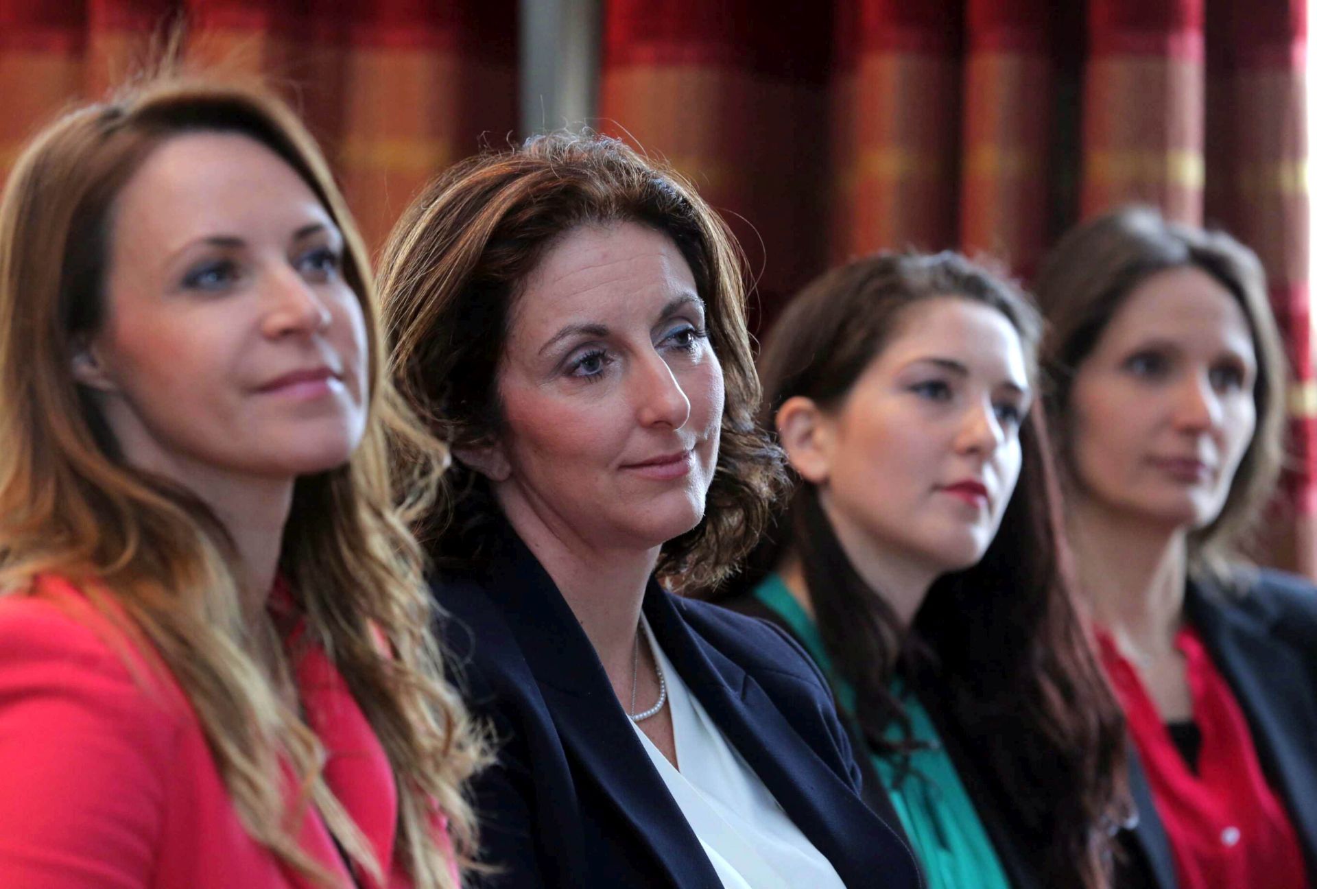 Zagreb, 30.3.2016. - Odrana je prva meðunarodna konferencija "Mentorstvo kao oblik networkinga meðu enama", na kojoj su govorili ravnateljica Vladinog Ureda za ravnopravnost spolova Helena timac Radin, direktorica hrvatskog ureda EBRD-a Vedrana Jeluiæ Kaiæ (2L), te glavna direktorica i èlanica Uprave Coca-Cola HBC Slovenija, Hrvatska i BiH Maria Anargyrou-Nikoliæ (L). Konferencija je nastavak projekta mentorstva kojeg provodi èasopis Zaposlena, a u kojem je do sada sudjelovalo sedam uspjenih poslovnih ena i sedam mladih ena koje se nalaze na poèetku svoje karijere. 
foto HINA / Tomislav PAVLEK / tp