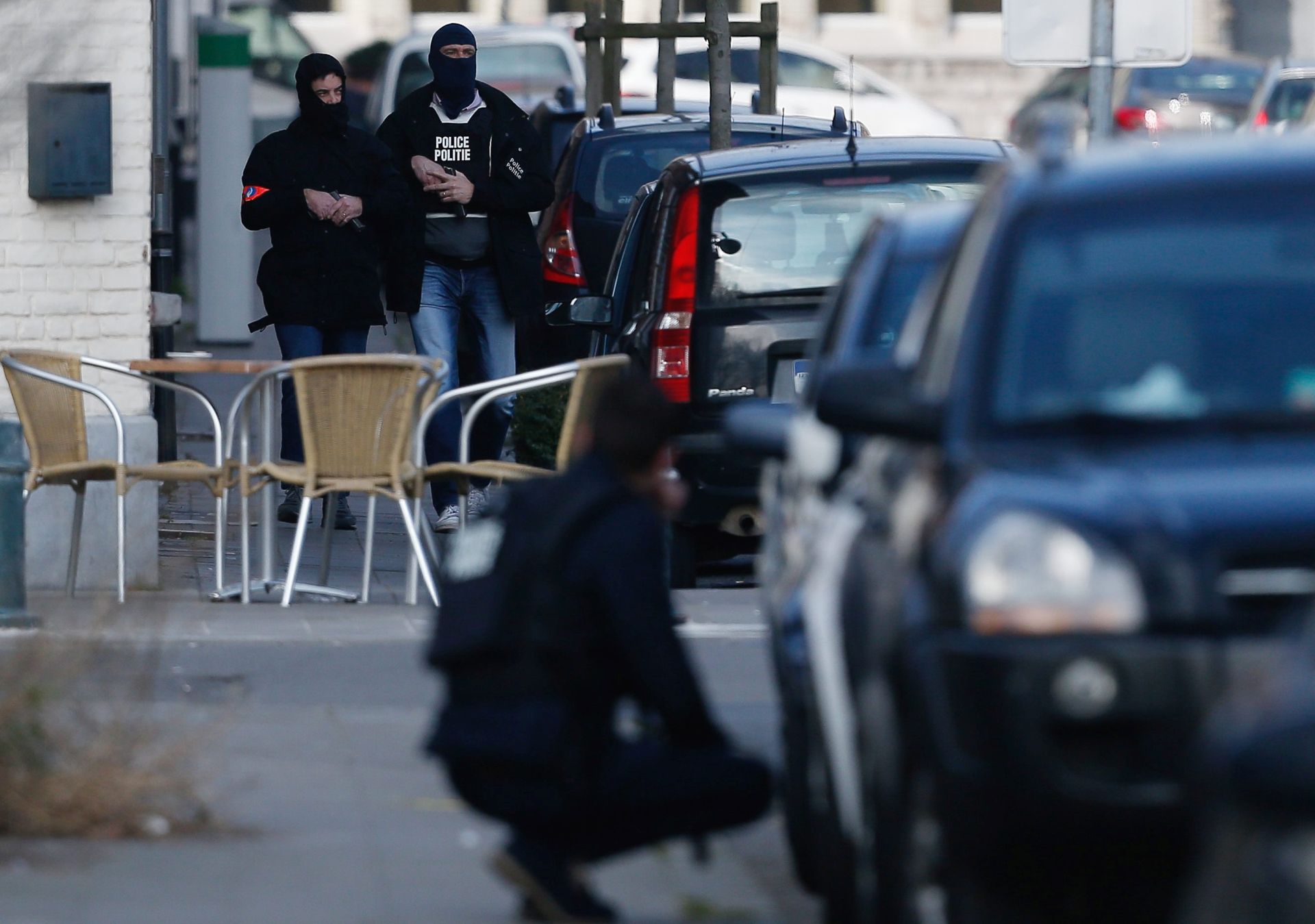 epa05212918 Police officers secure the area during a police operation on the site of a shooting in the rue du Dries in Forest-Vorst, Brussels, Belgium, 15 March 2016. A shooting took place during a police raid linked to the Paris terrorist attacks. According to reports, two members of federal police were injured in the operation and police were still searching for the shooter.  EPA/LAURENT DUBRULE