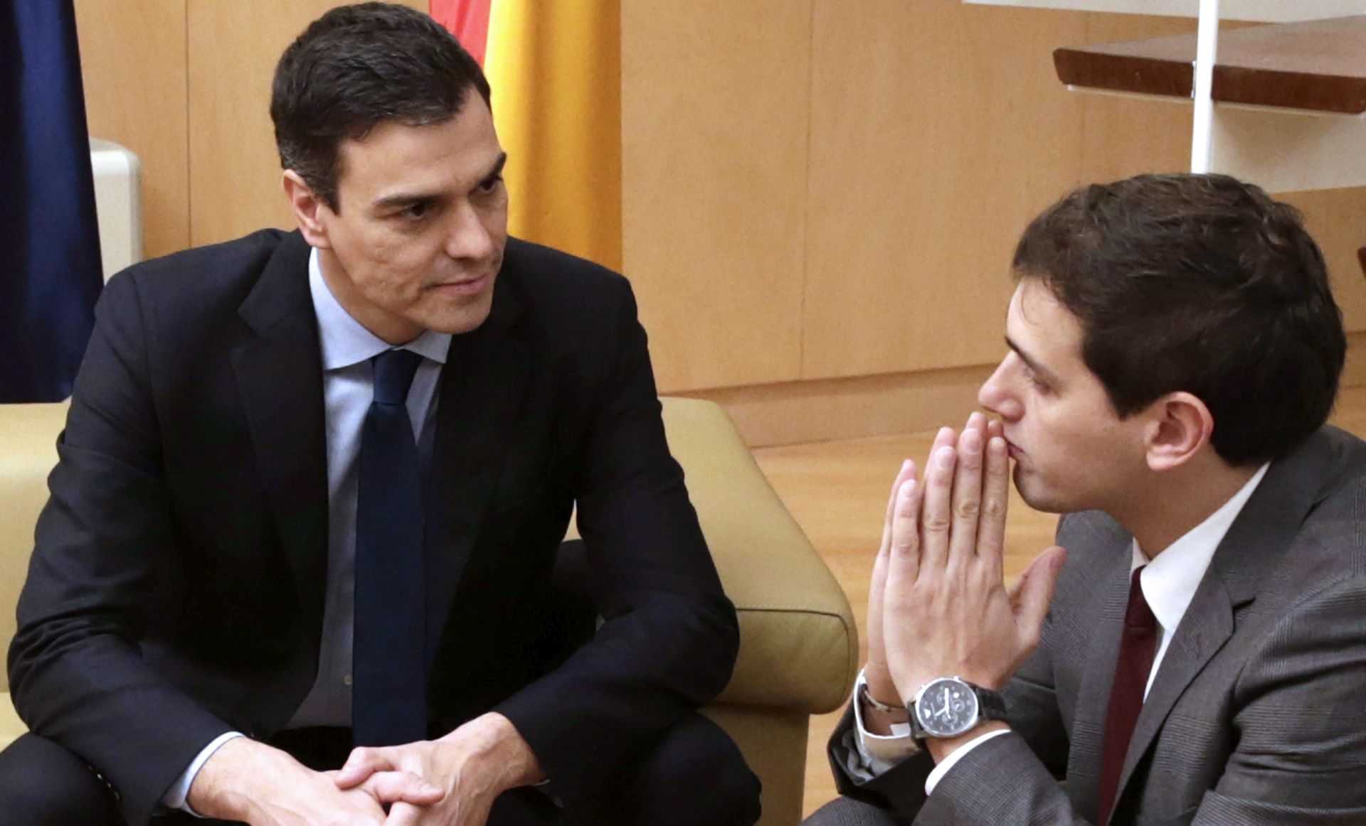 epa05142581 Spanish main opposition Socialist Party (PSOE) leader Pedro Sanchez (L) talks with Ciudadanos (Citizens) party leader Albert Rivera at the Lower House of the Spanish Parliament as part of a round of talks of the socialist leader with several Spanish parties to try to form a government after 20 December's general election, Madrid, Spain, 04 February 2016. The right-wing People's Party won the election but without enough majority to rule on its own. The leader of the second most voted party, Pedro Sanchez, is trying to get enough support from left and right-wing parties to become prime minister.  EPA/JAVIER LIZON