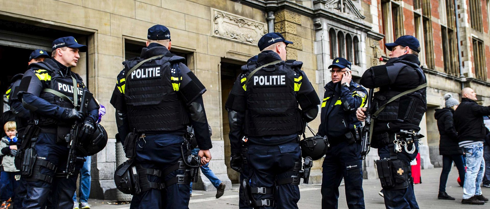 epa05225947 Dutch police officers patrol at the Central Station in Amsterdam, The Netherlands, 22 March 2016. The increased security comes in the wake of the explosions in Brussels, following terror attacks at Brussels airport and on the metro system which claimed multiple lives and injured many others.  EPA/REMKO DE WAAL